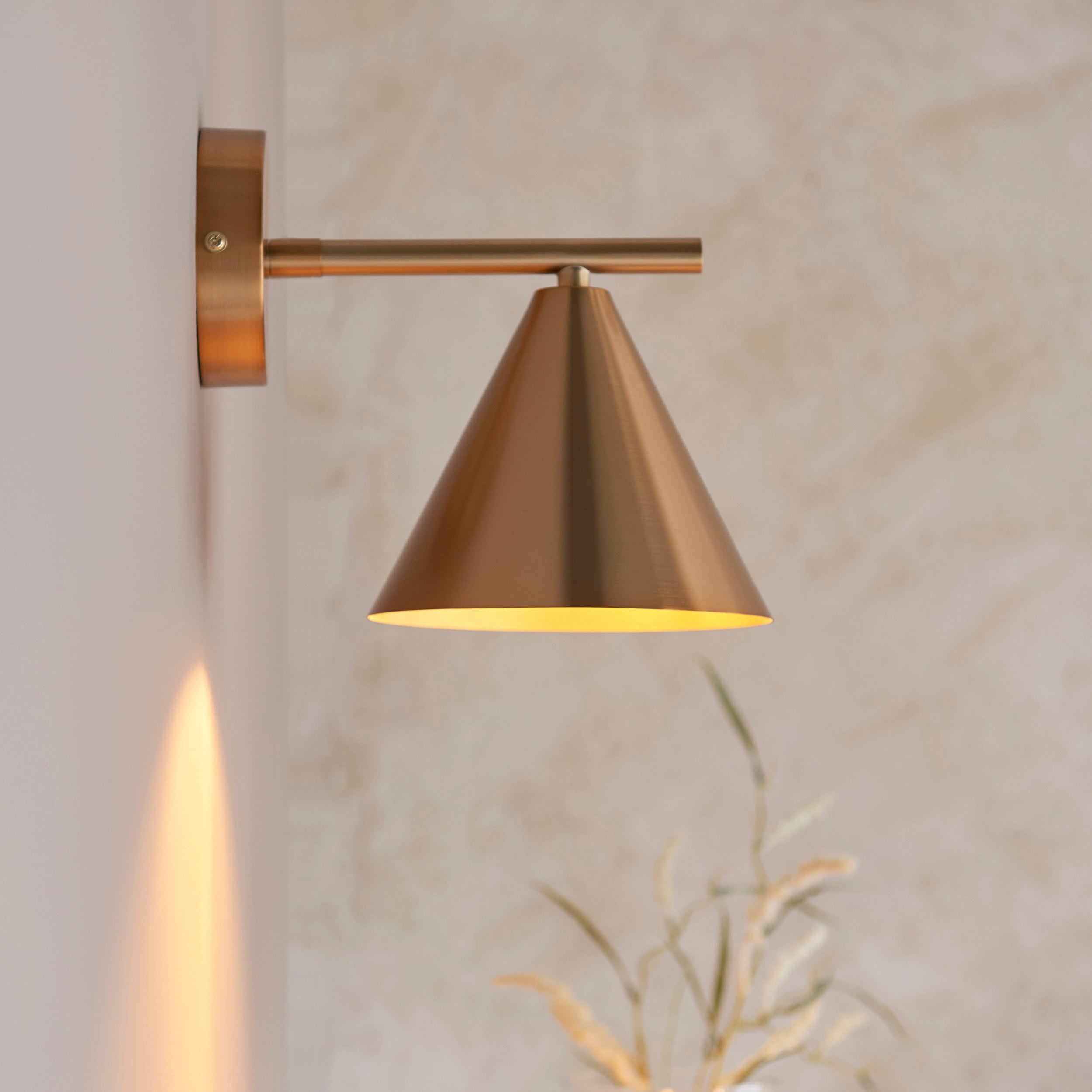 Cape Brass Wall Light-WAREHOUSE-40-290626