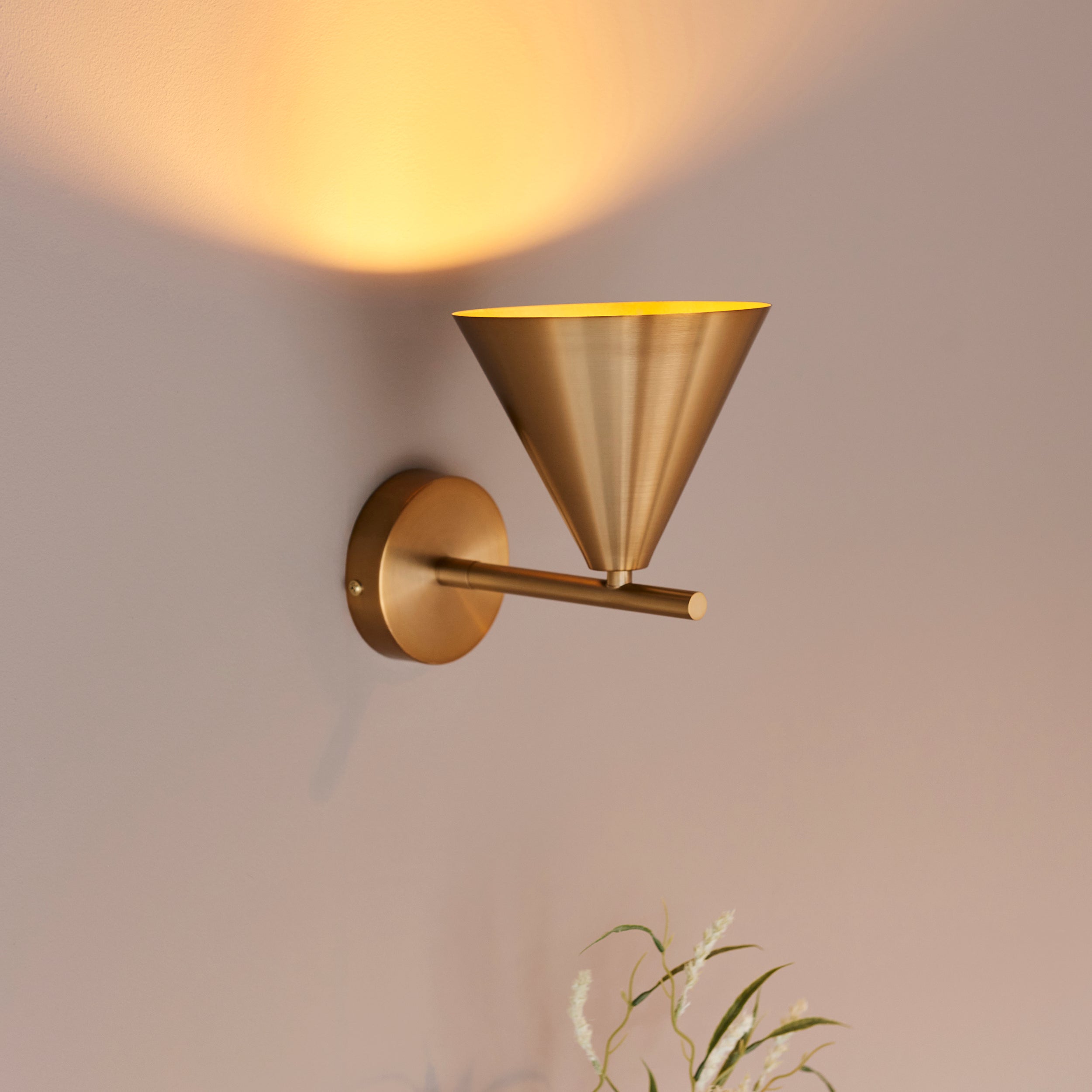 Cape Brass Wall Light