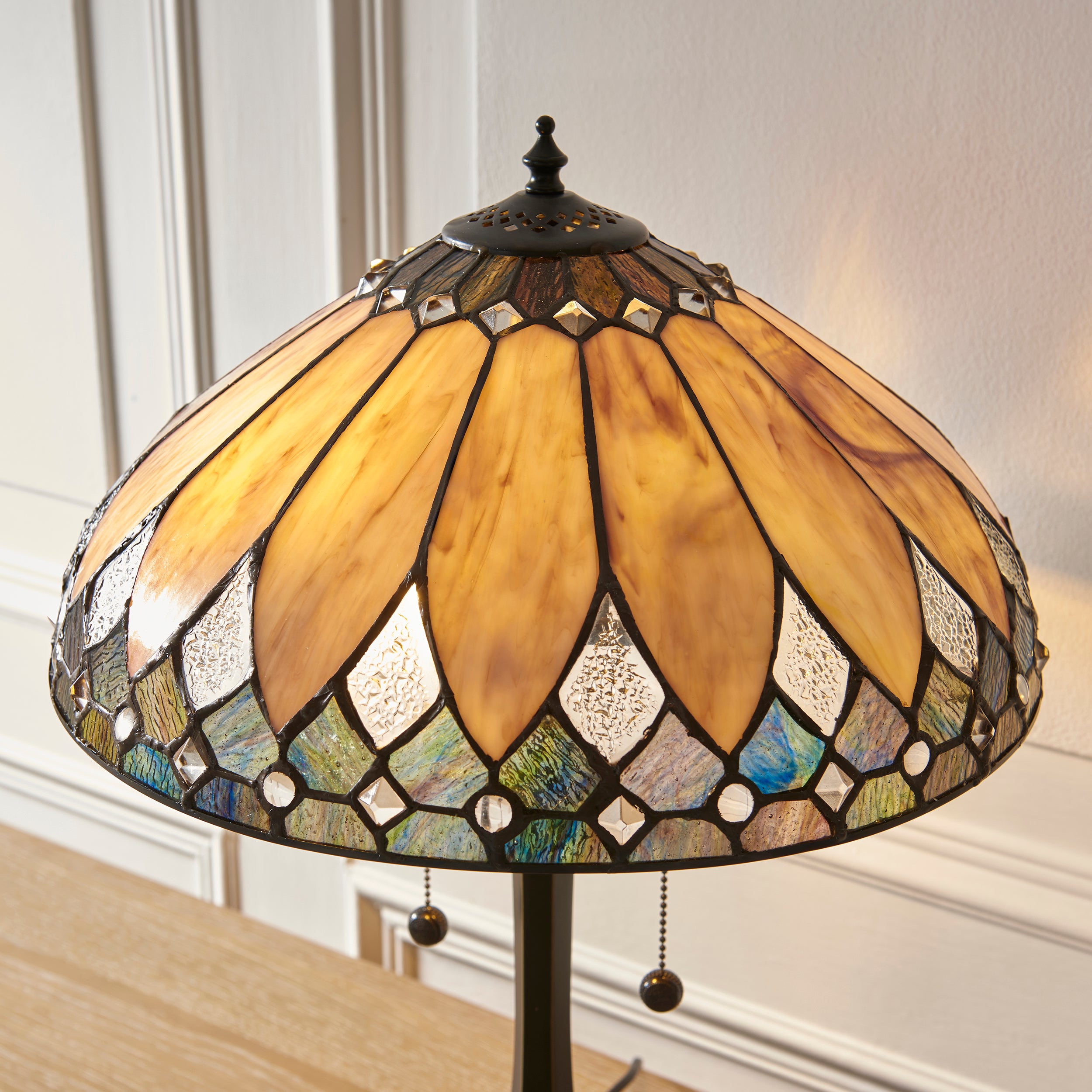 Interiors 1900 Brooklyn Medium 2 Light Tiffany Table Lamp