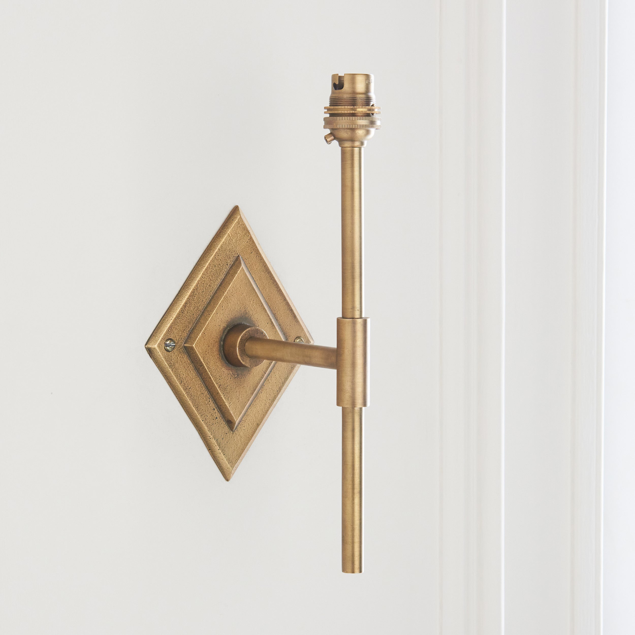 Diamond Brass Tall Wall Fitting