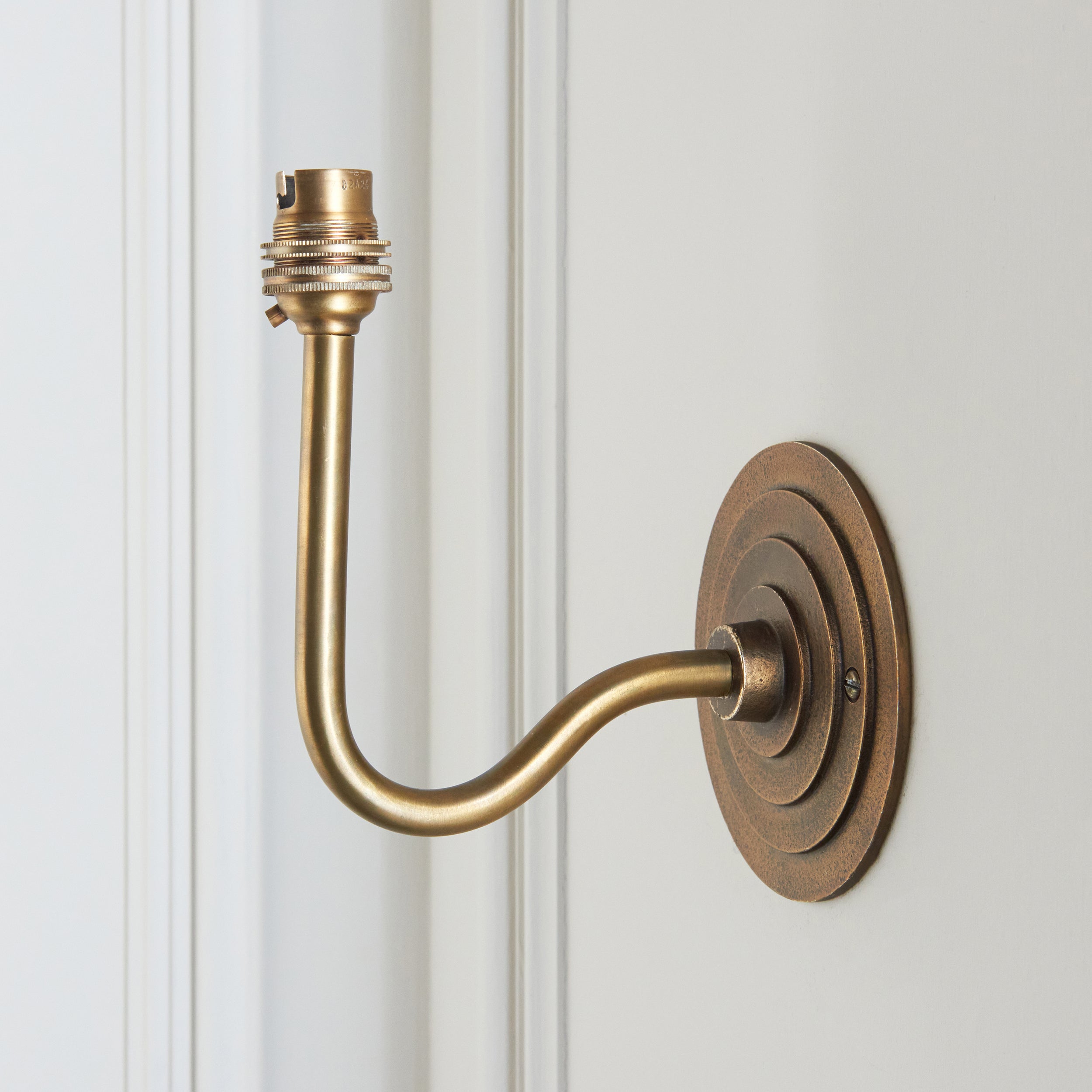 Halo Swan Brass Wall Fitting