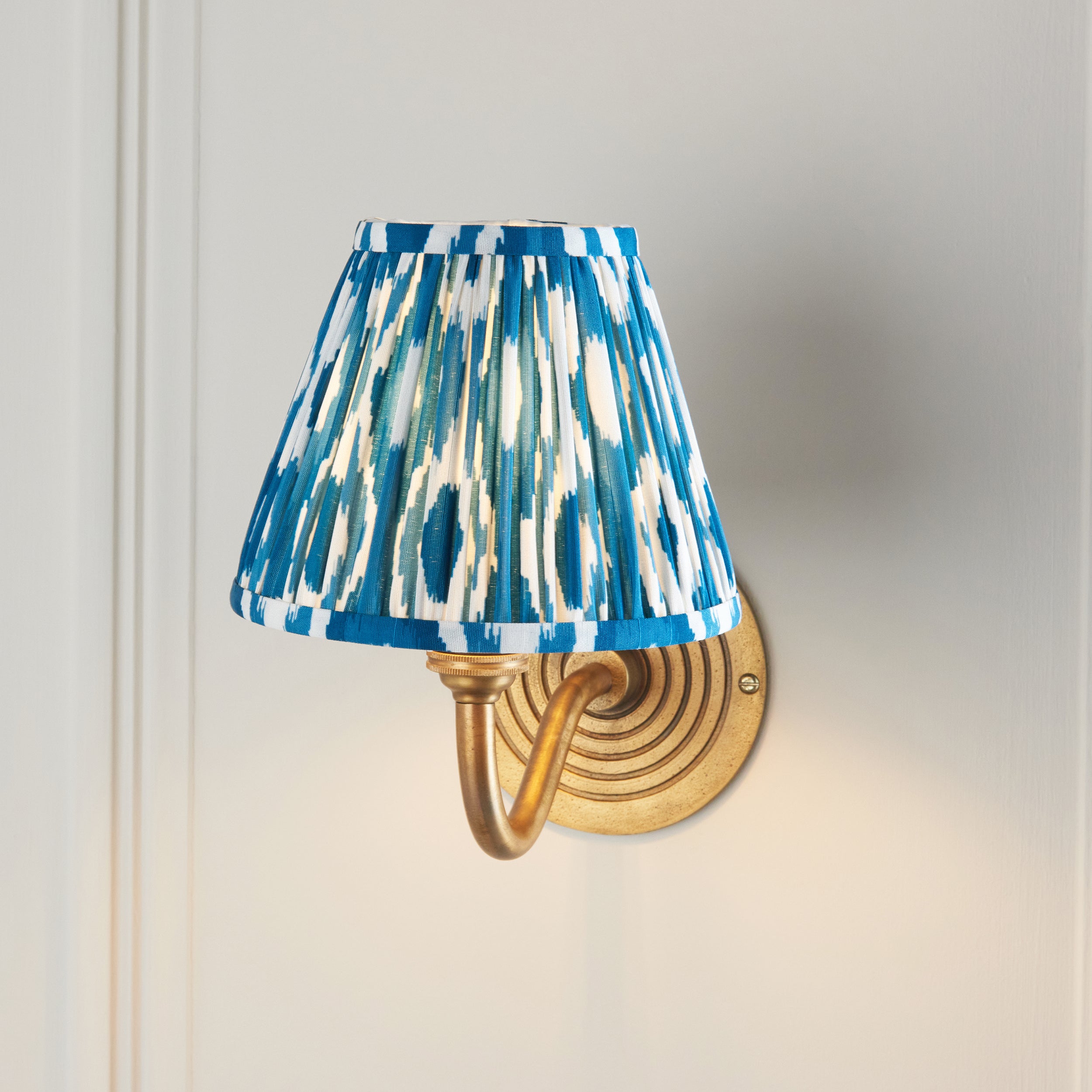 Ripple Curve Brass Wall Light & Blue Ikat 16cm Shade