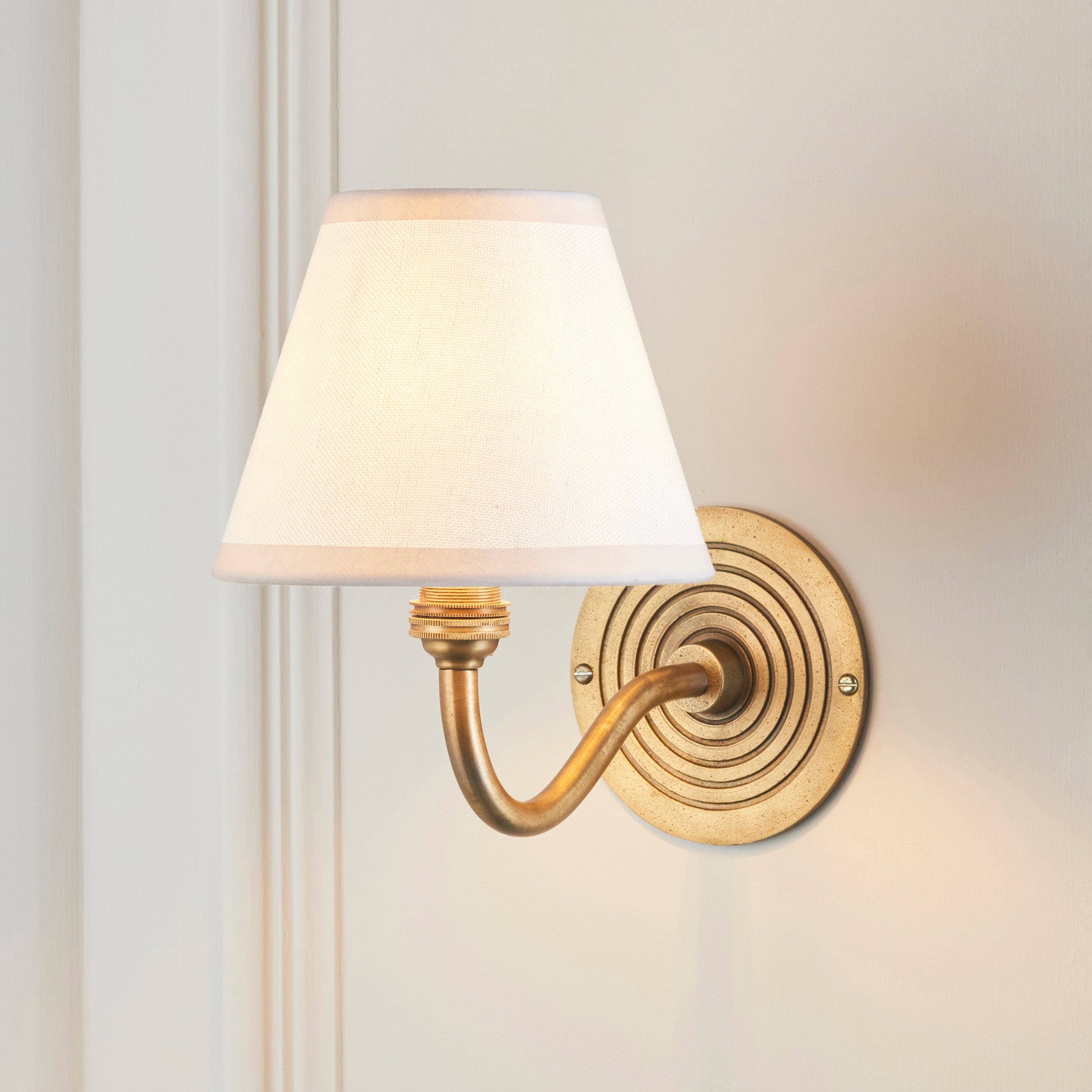 Ripple Curve Brass Wall Light & Vintage White Ikat 16cm Shade