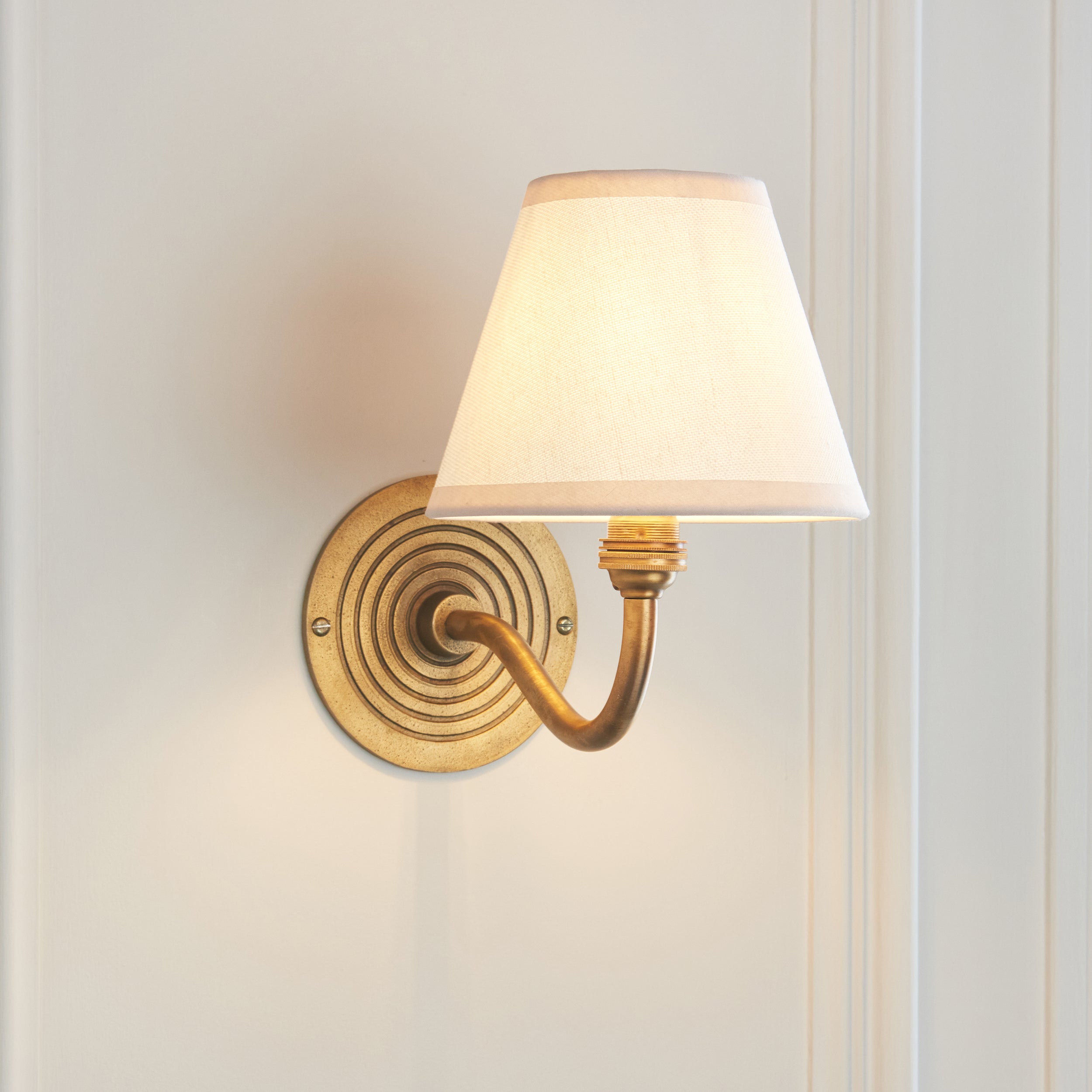 Ripple Curve Brass Wall Light & Vintage White Ikat 16cm Shade
