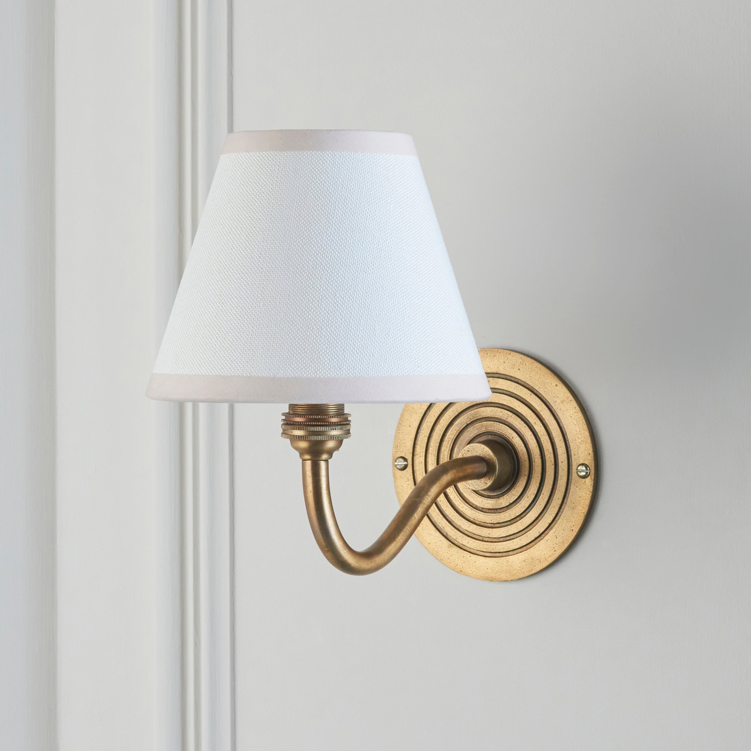Ripple Curve Brass Wall Light & Vintage White Ikat 16cm Shade