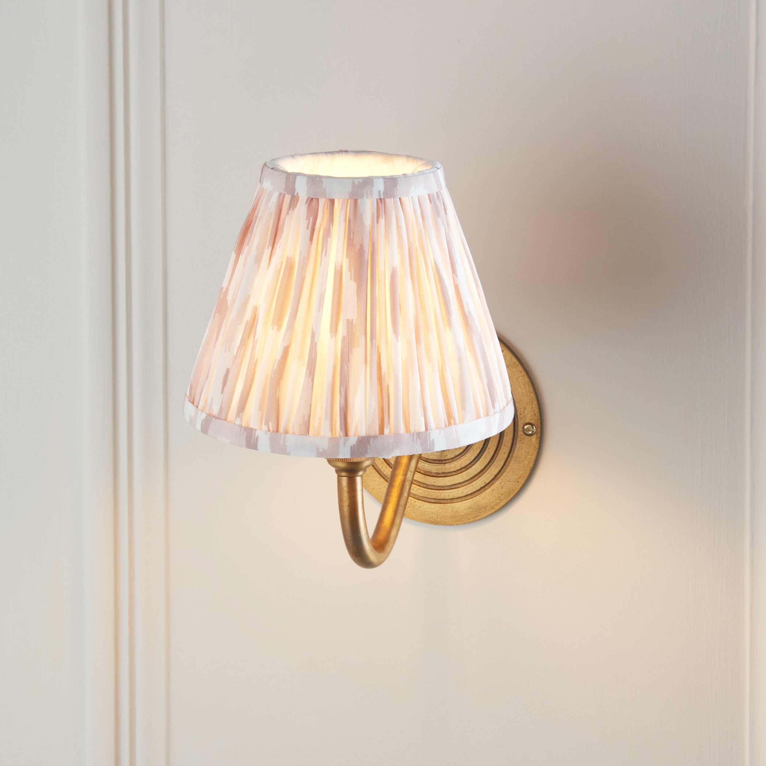 Ripple Curve Brass Wall Light & Neutral Ikat 16cm Shade