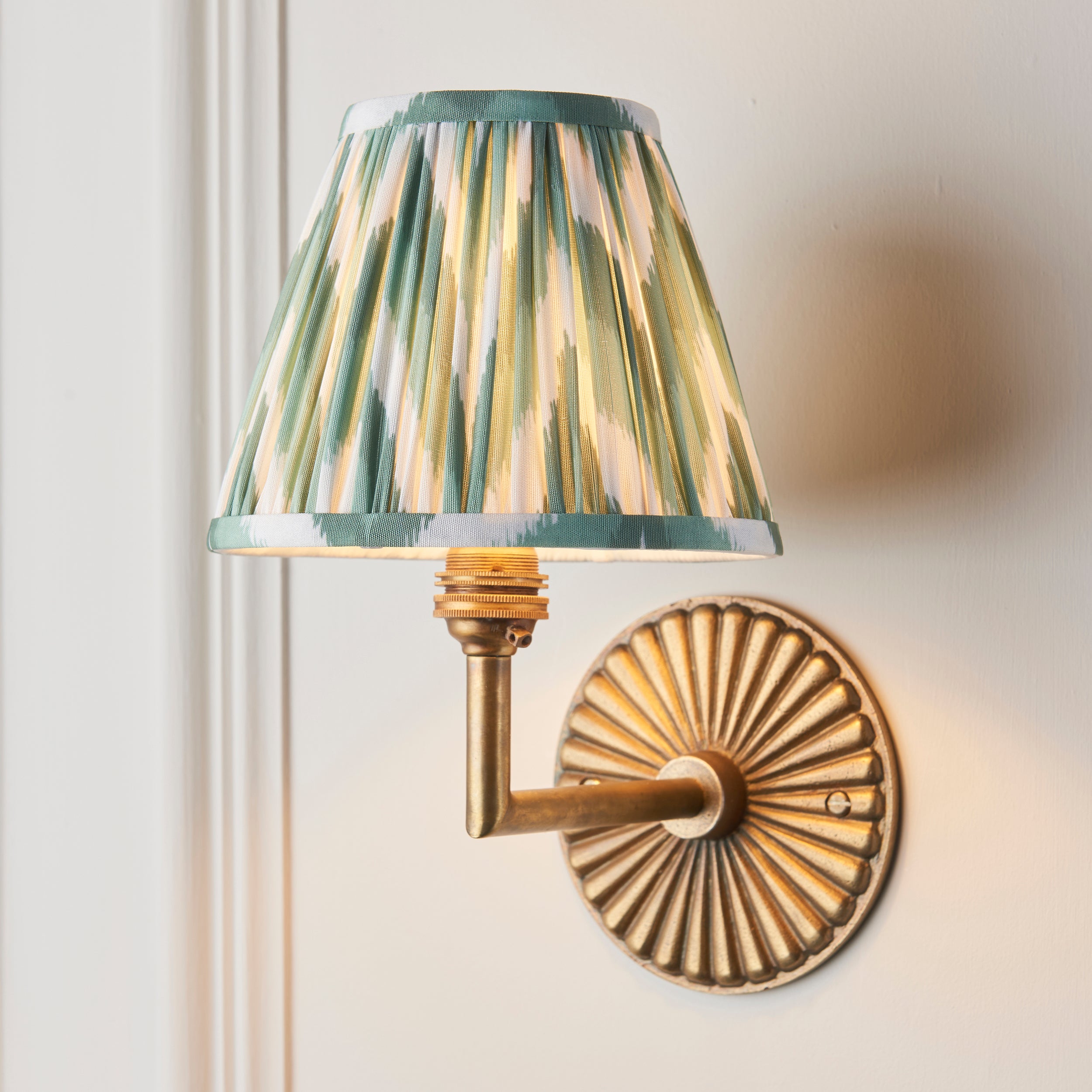 Dahlia Angle Brass Patina & Green Zigzag 16cm Shade