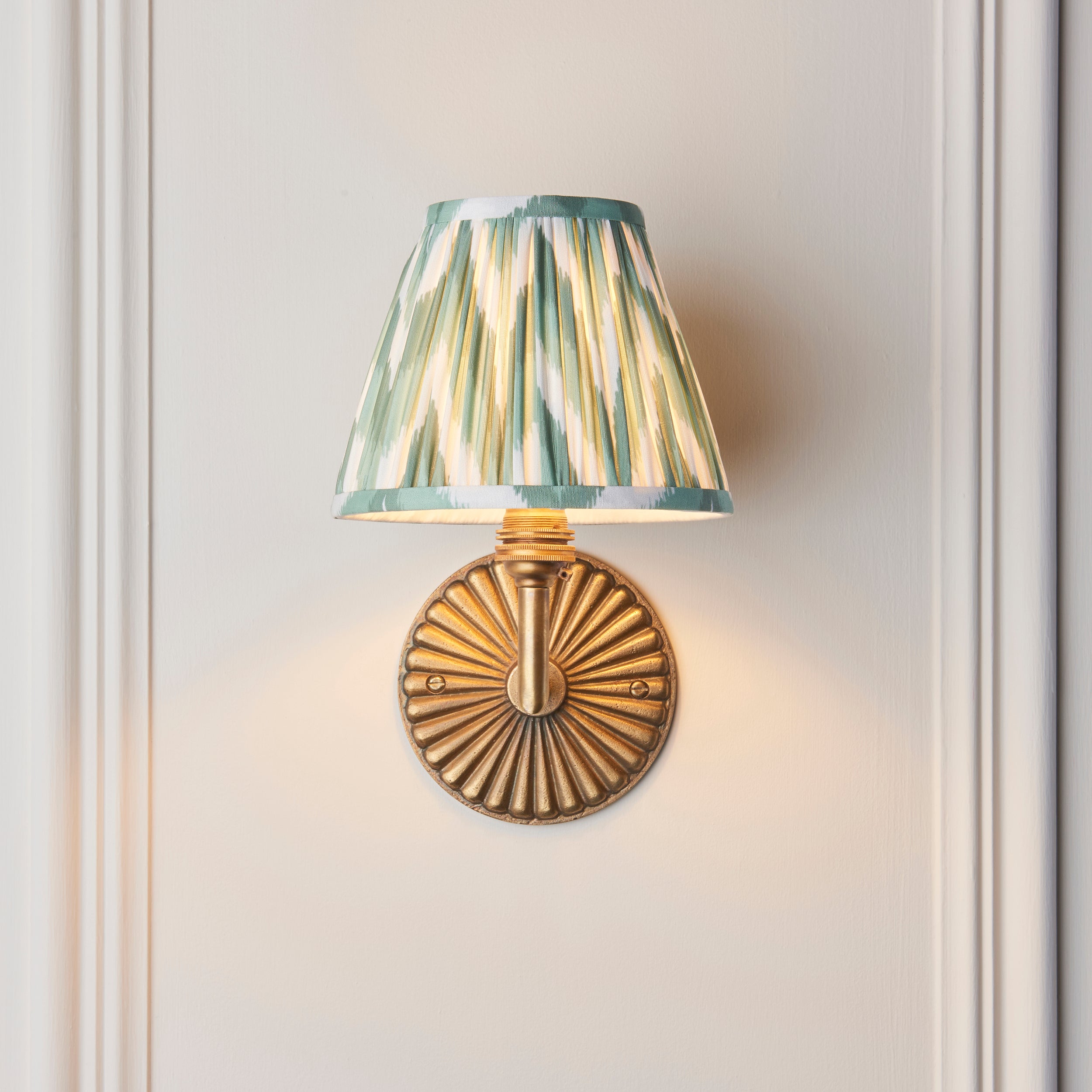 Dahlia Angle Brass Patina & Green Zigzag 16cm Shade