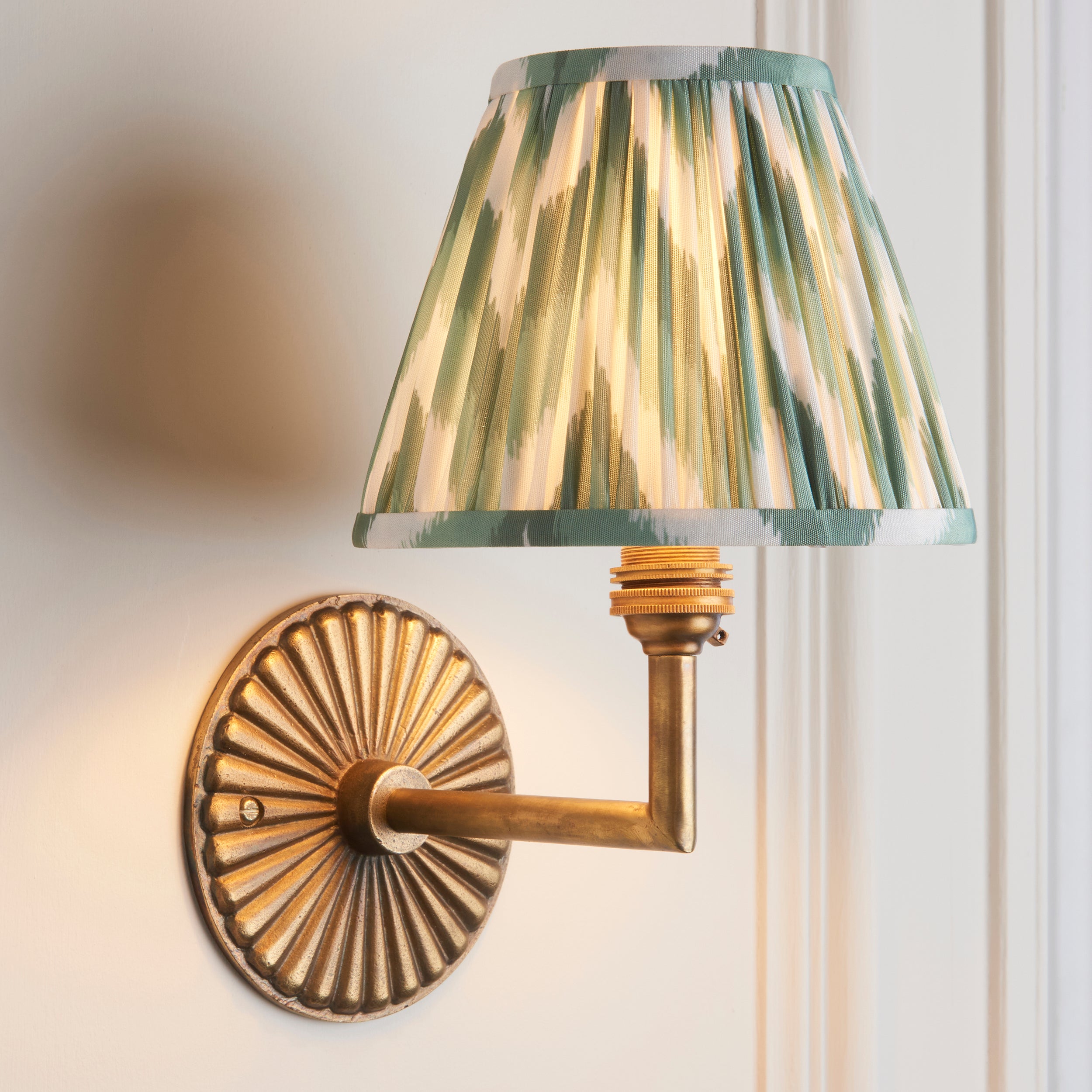 Dahlia Angle Brass Patina & Green Zigzag 16cm Shade