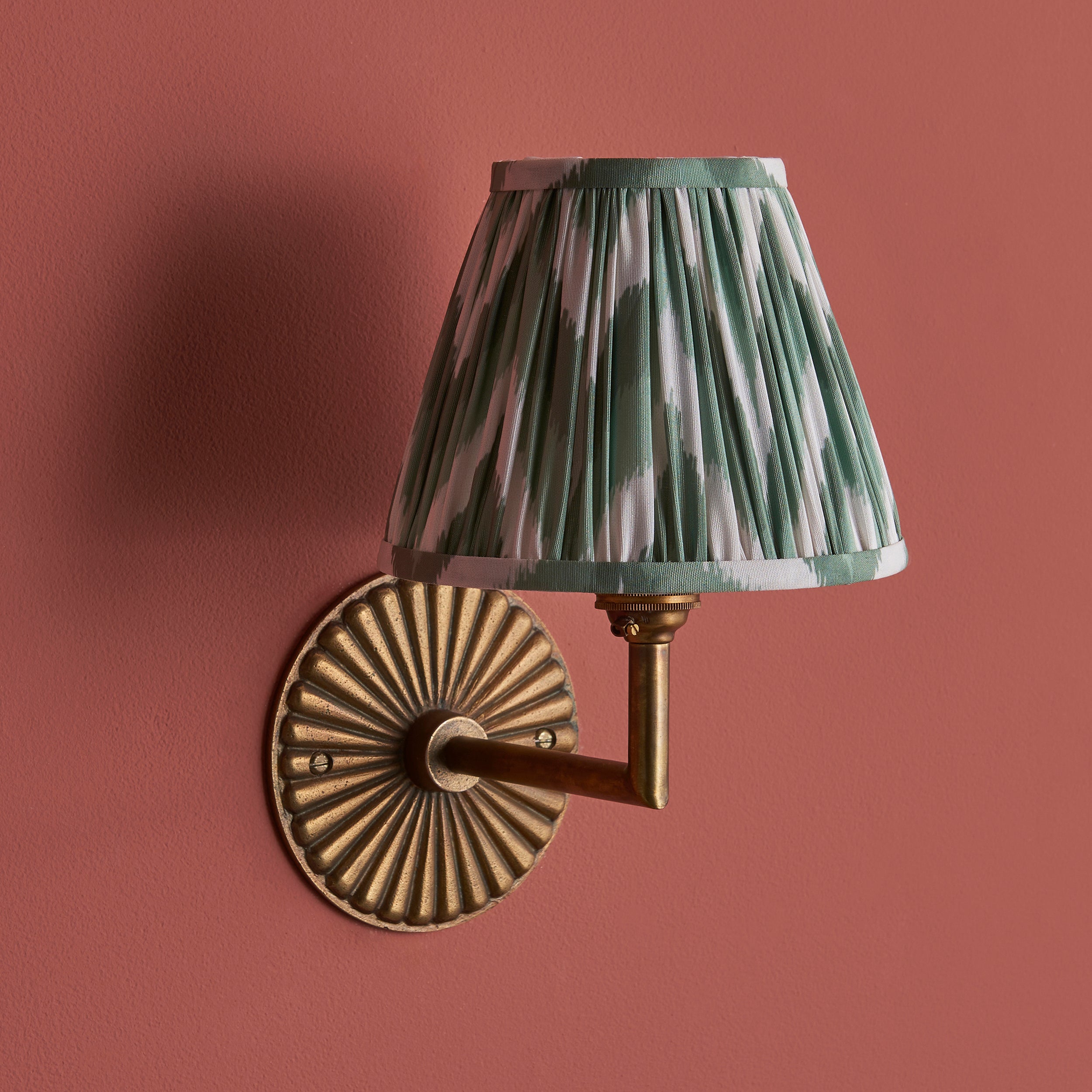 Dahlia Angle Brass Patina & Green Zigzag 16cm Shade