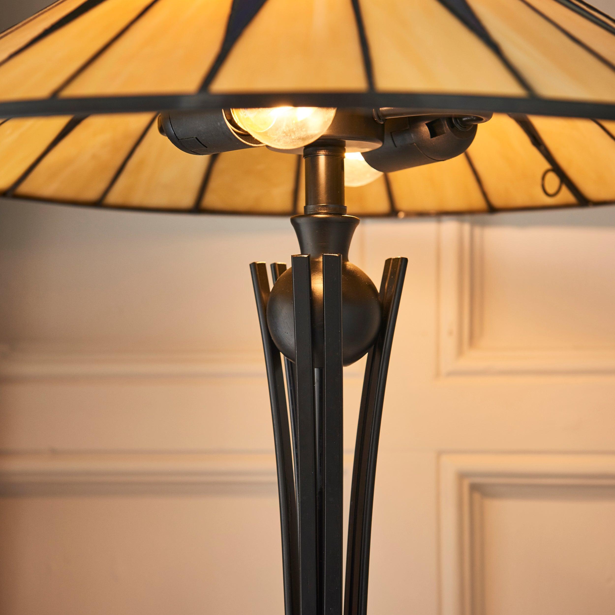 dark star tiffany table lamp close fitting image