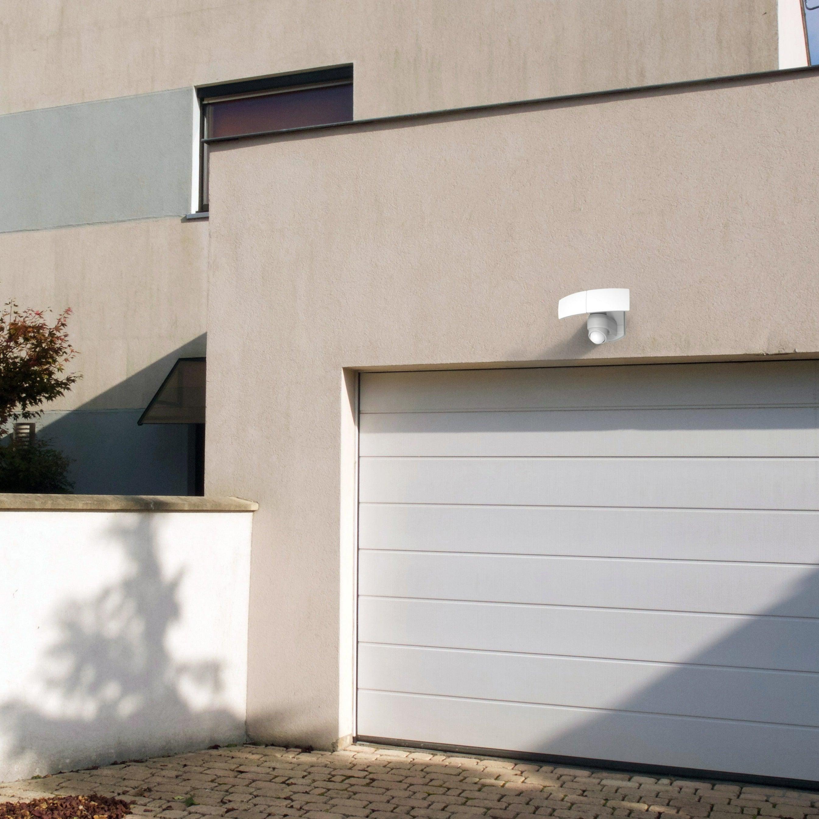 Lutec Arc IP54 Outdoor LED Wall Light In White