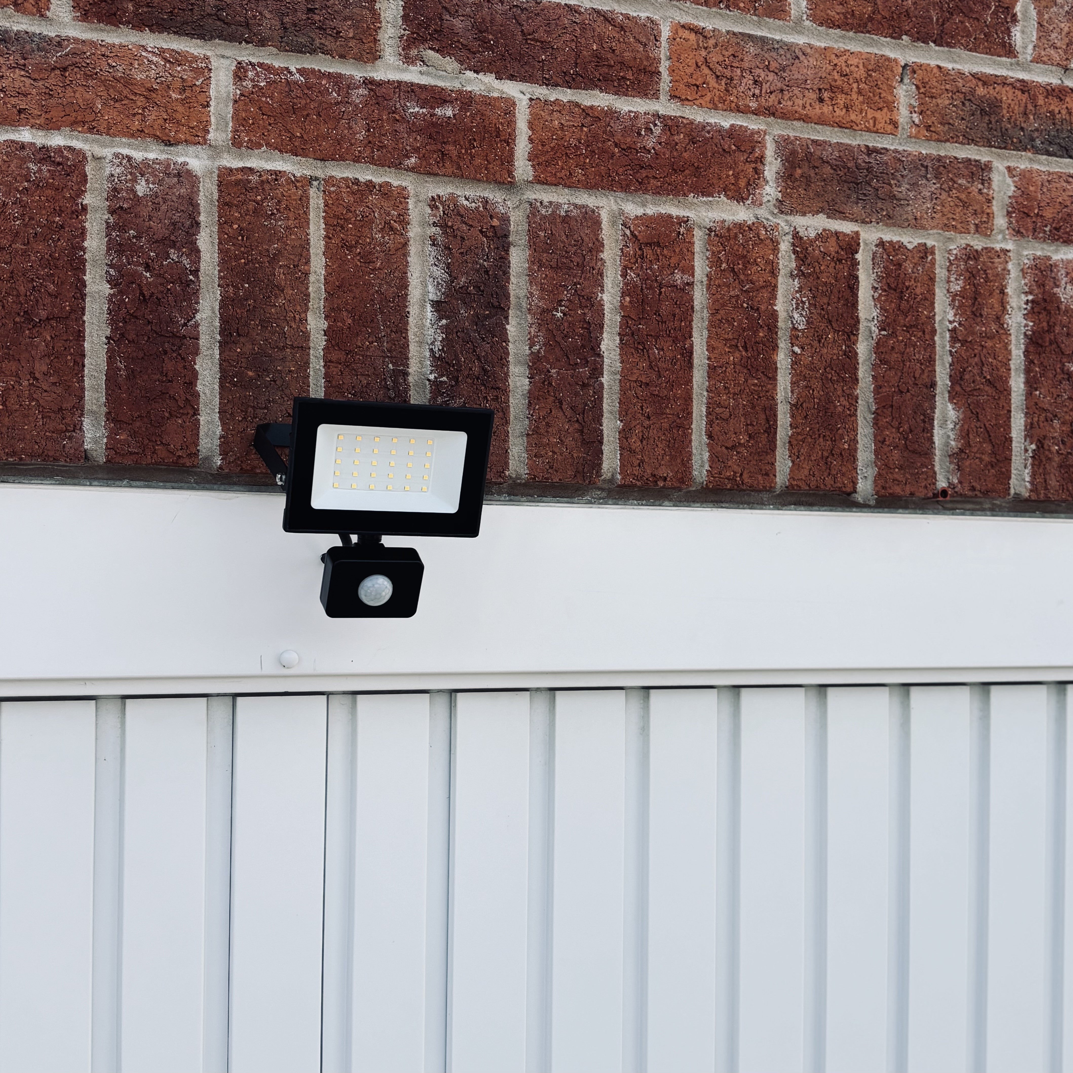 Lutec Halo 30W LED PIR Outdoor Floodlight – Black (IP44)