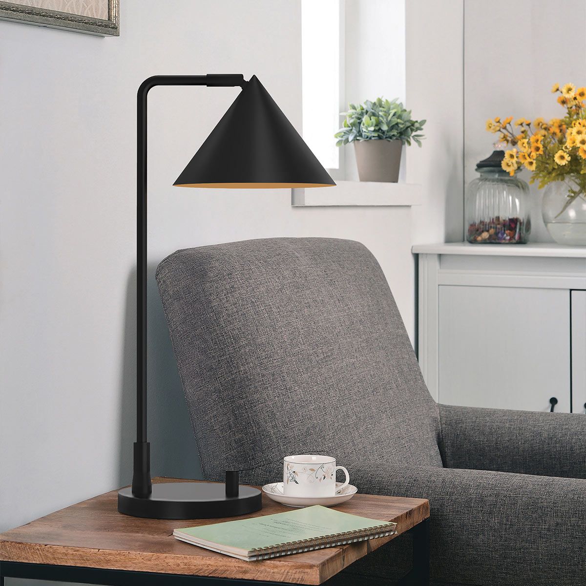 Alora Mood Remyck Black Table Lamp