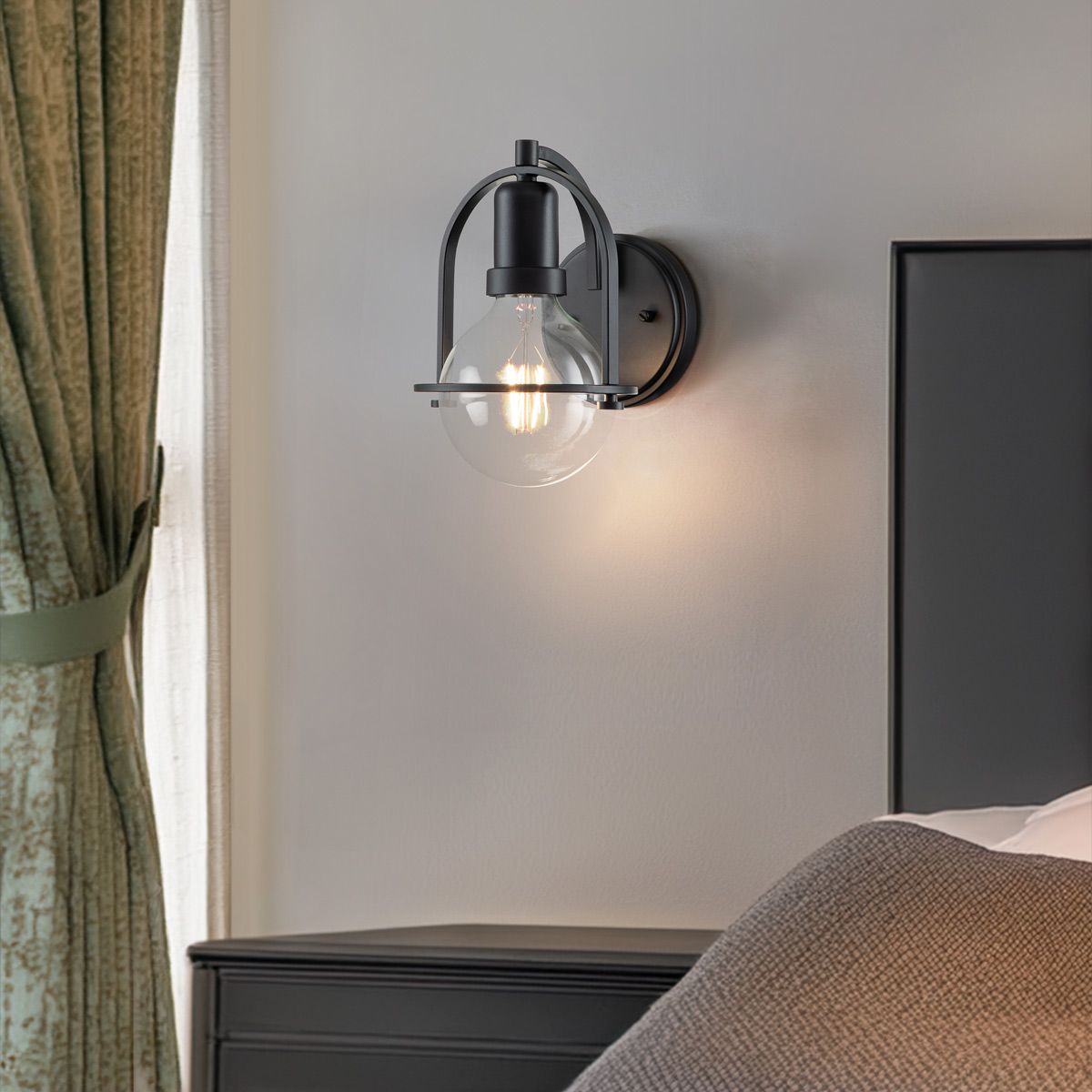 Somerset 1 Light Black/Clear Wall Light