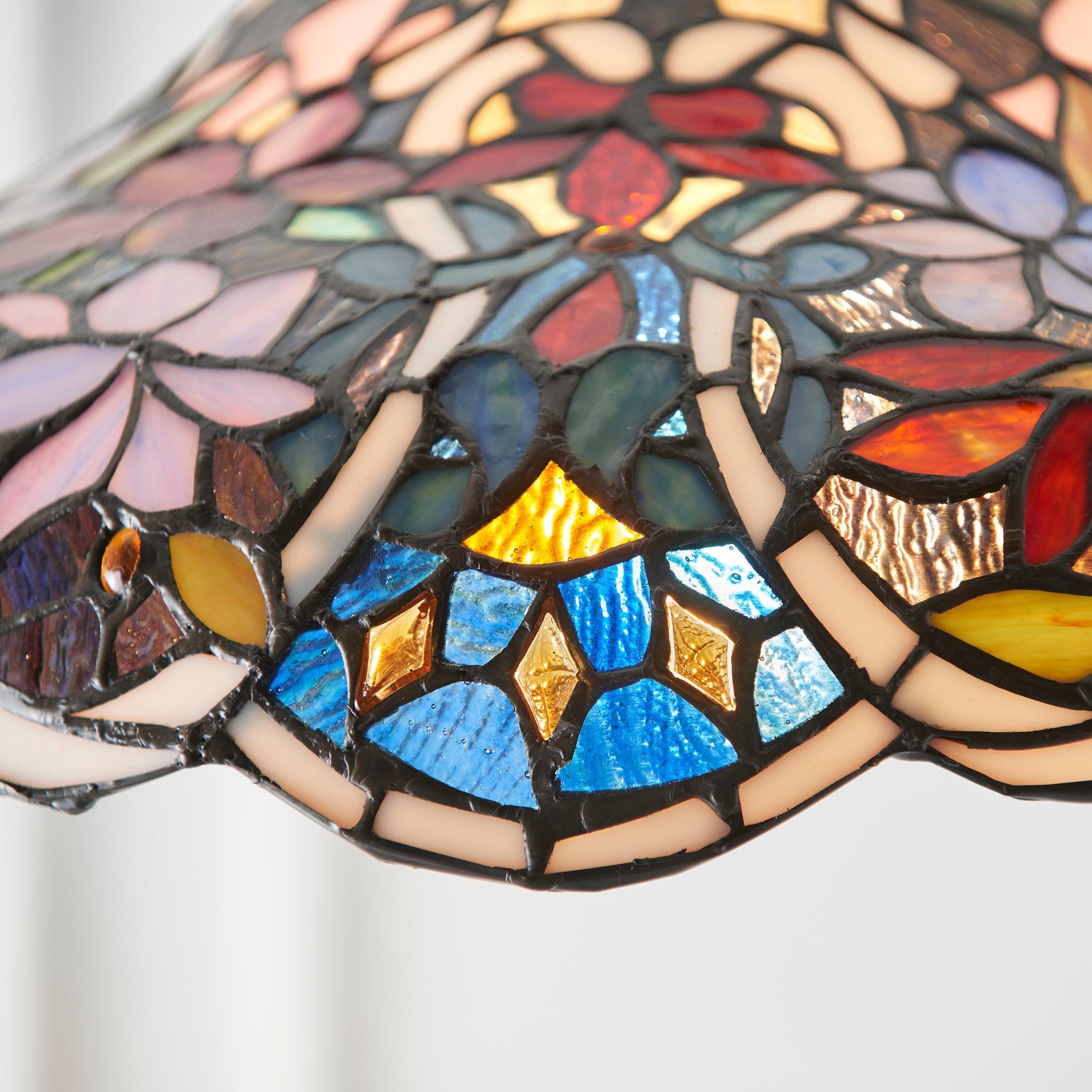 sullivan tiffany medium pendant light close up image