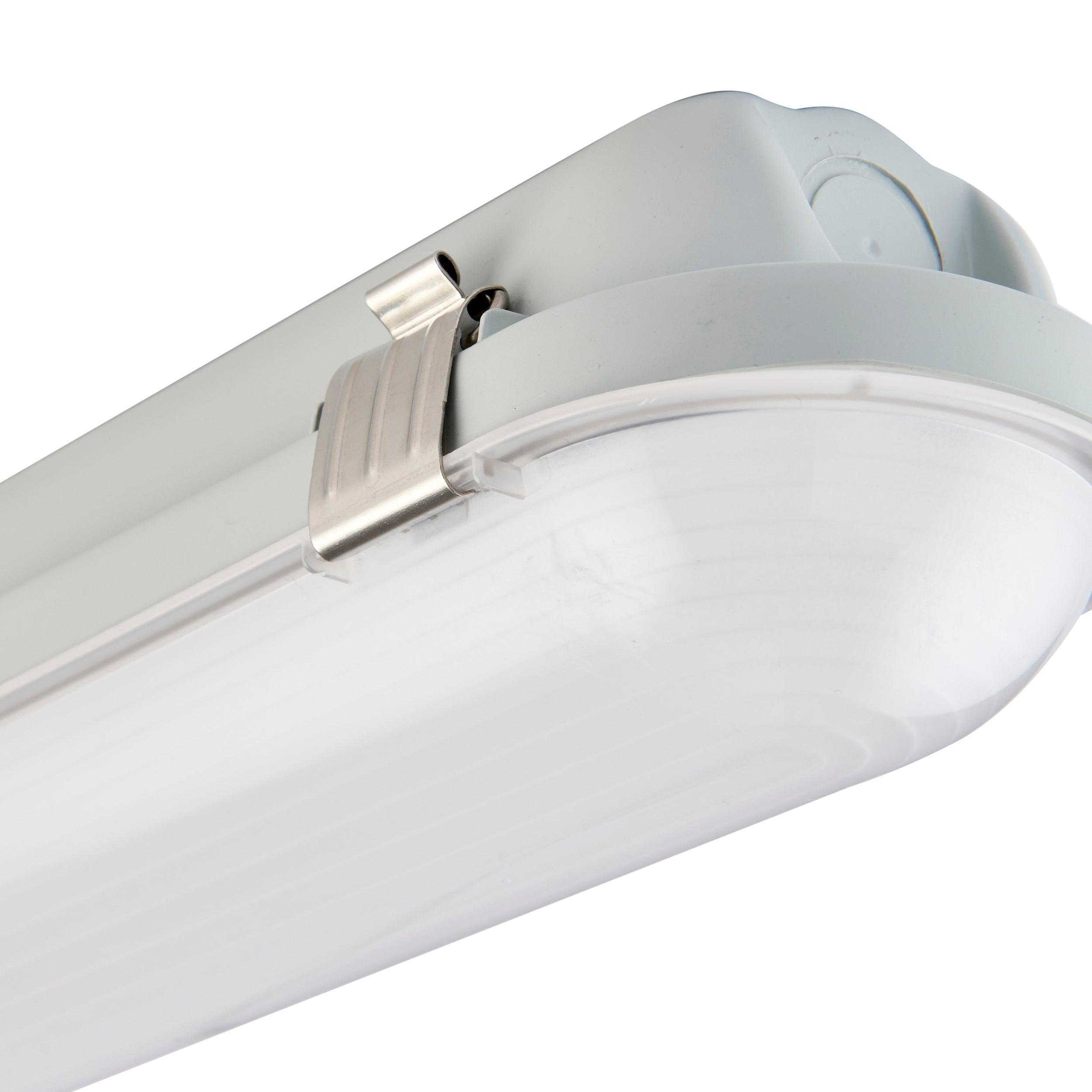led anti corrosive cool white led batten light 4000k 5ft high lumen ip65 50w by saxby lighting, close up image 276