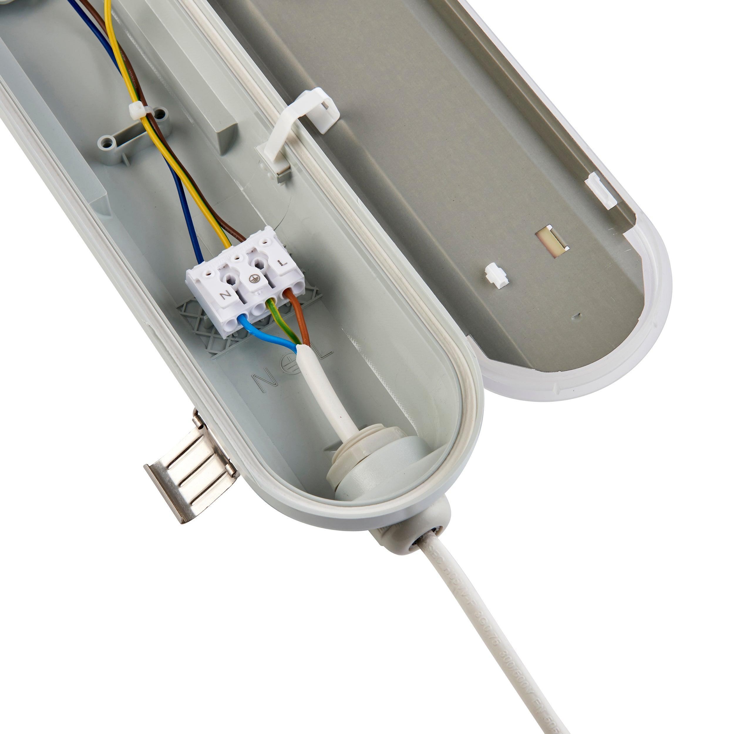 led anti corrosive cool white led batten light 4000k 6ft high lumen ip65 57w by saxby lighting, close up image 426