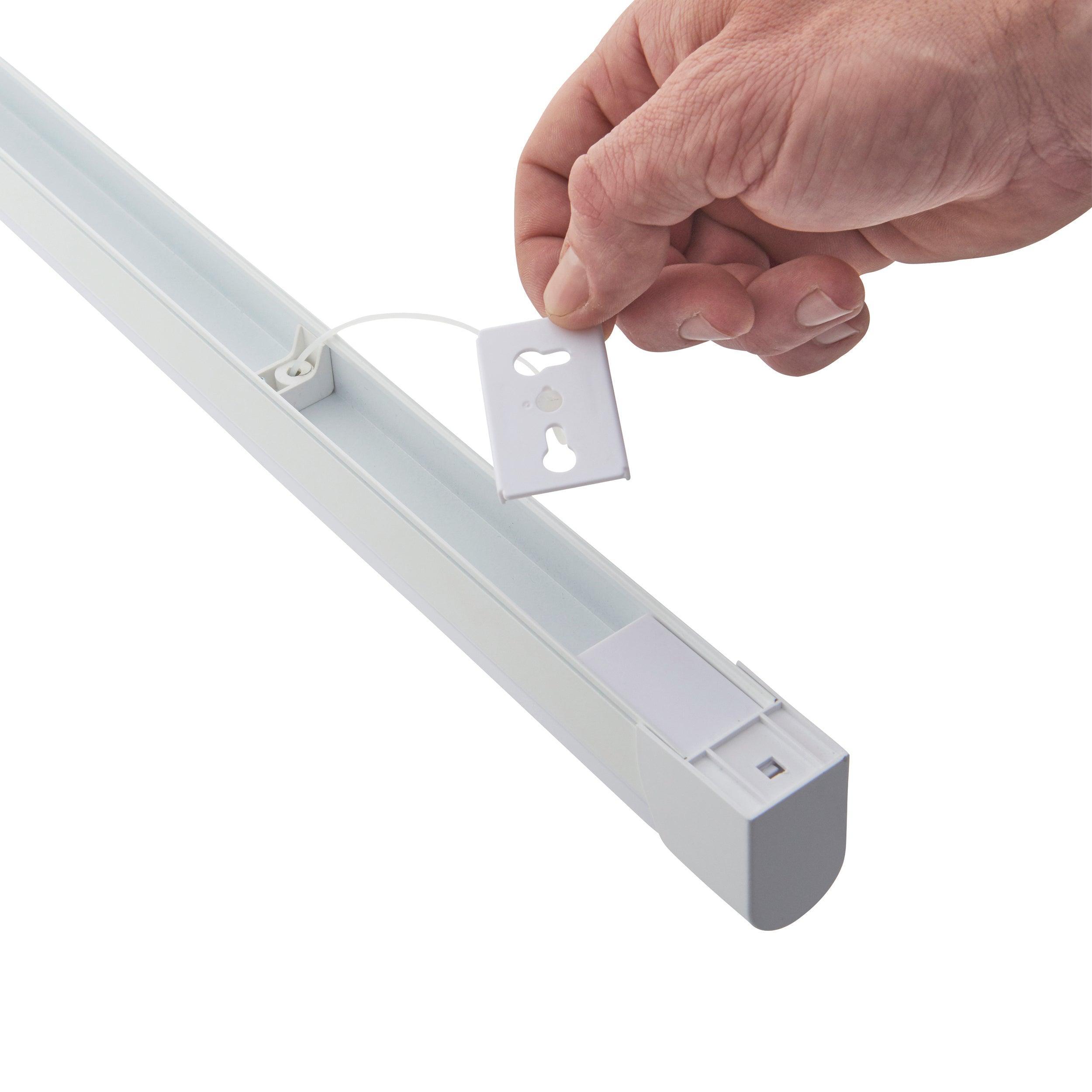 ecolinear 5ft led batten light 22w cool white by saxby lighting, close up image 311