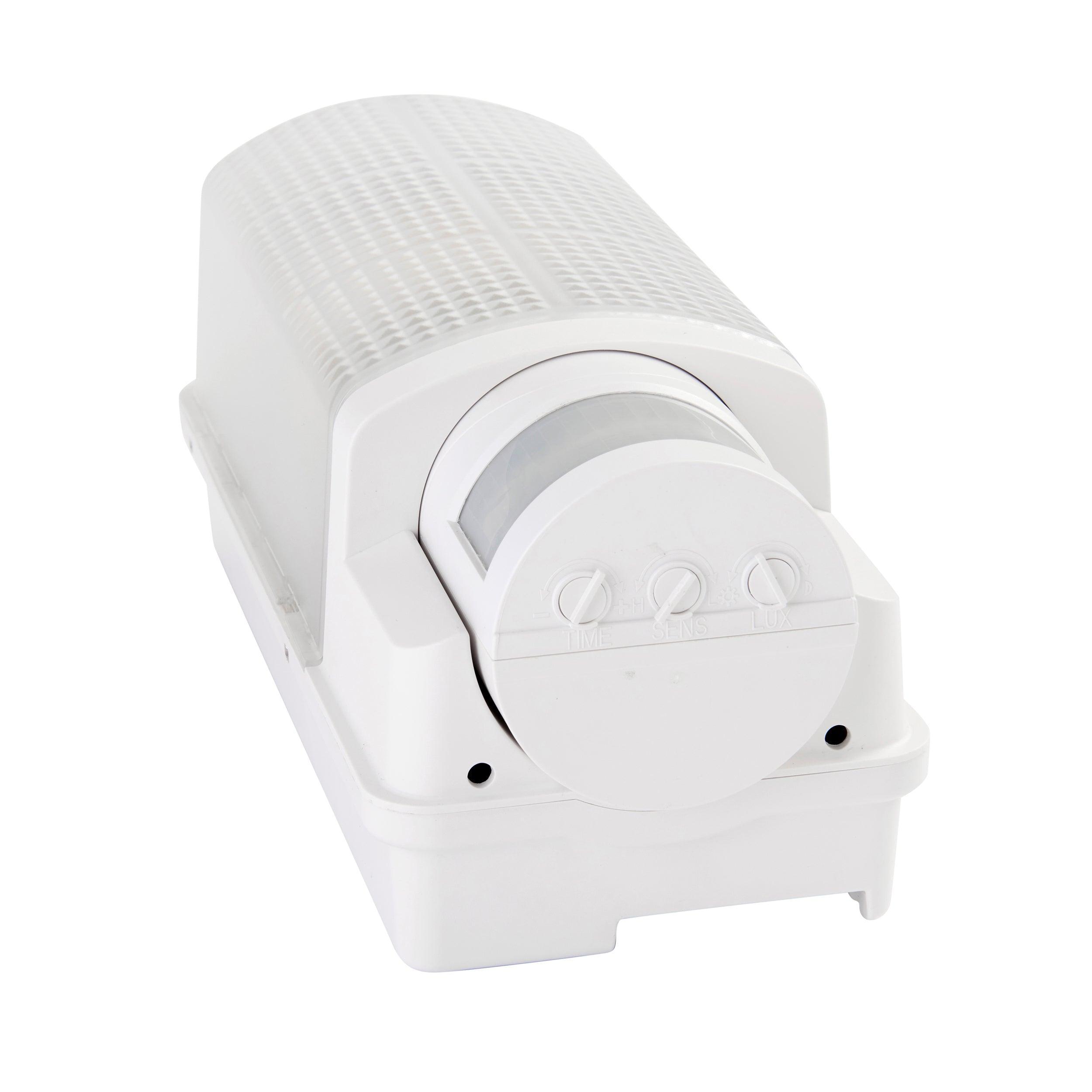 motion led white pir outdoor wall light ip44 6w by saxby lighting, close up image 44