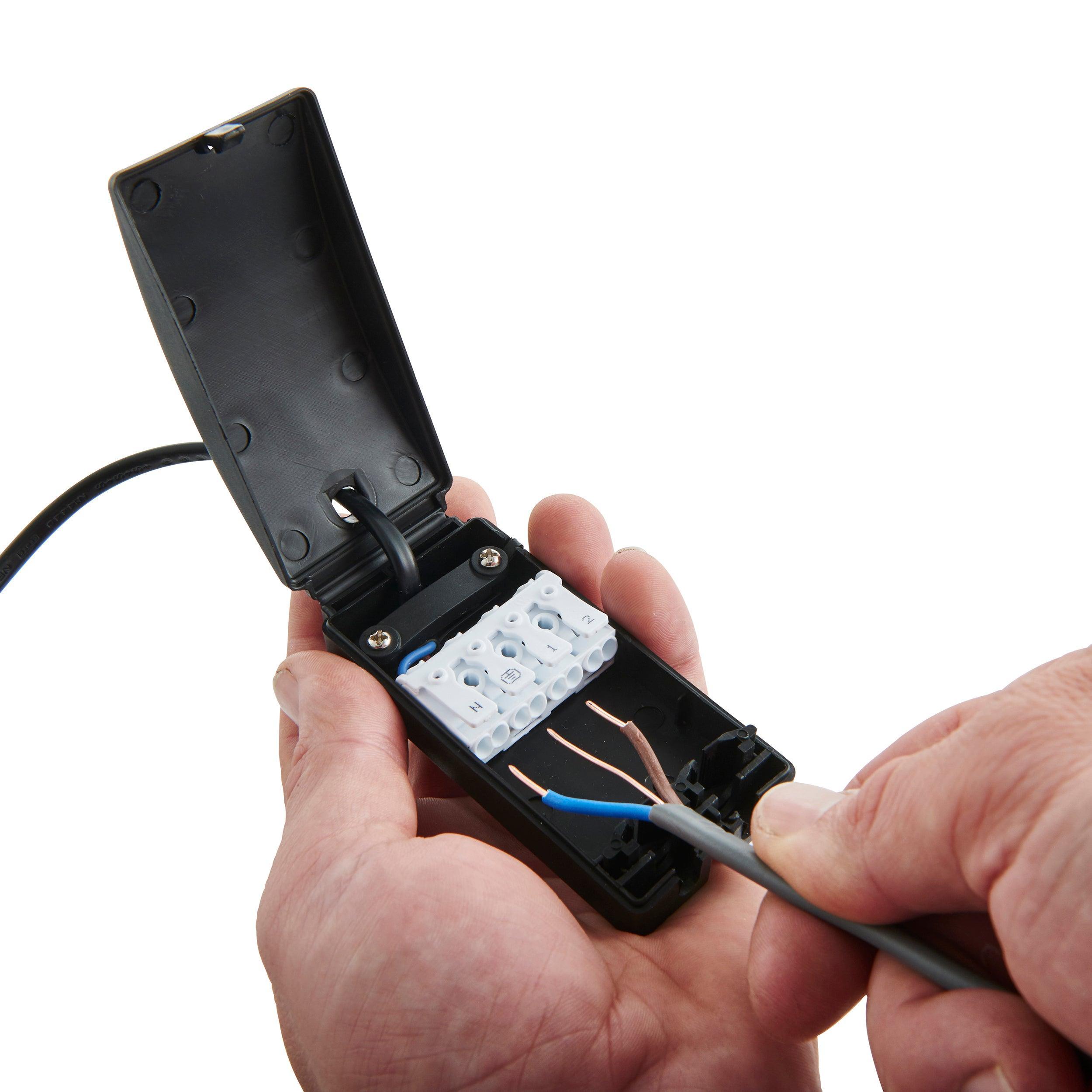 shieldeco 500 warm white recessed ceiling light ip65 4w by saxby lighting, close up image 229