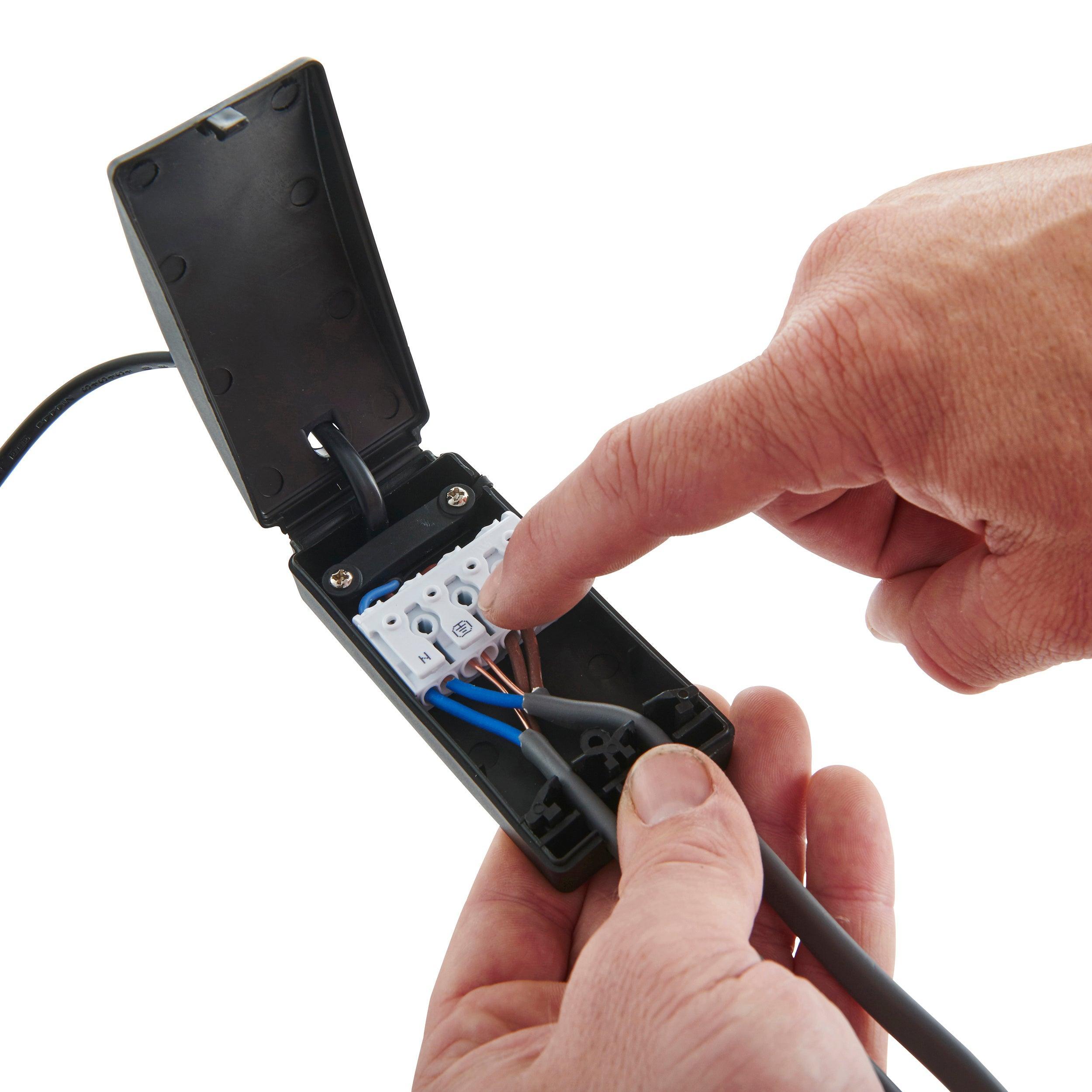 shieldeco 800 warm white recessed ceiling light ip65 8 5w by saxby lighting, close up image 115