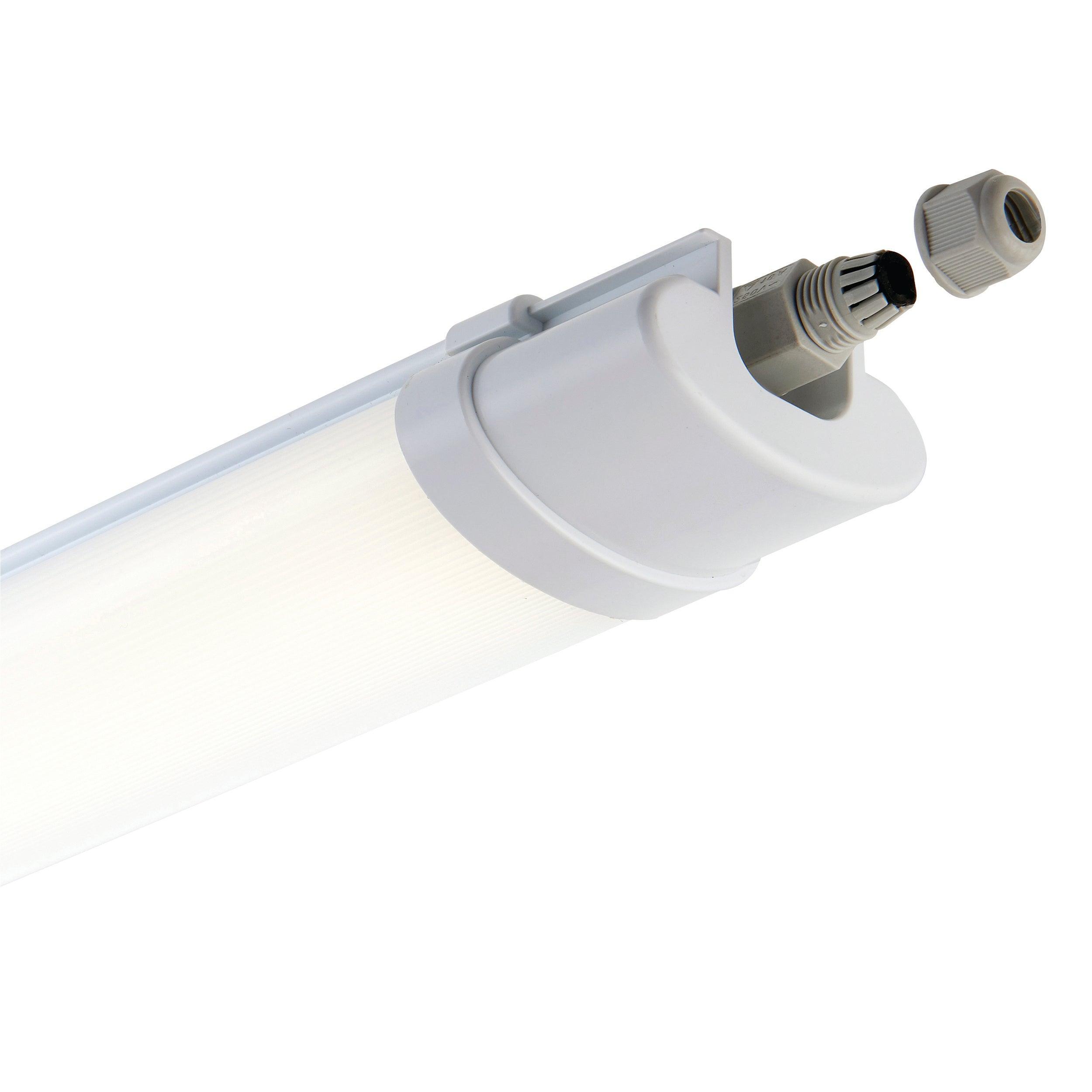 reeve connect led batten light 5ft ip65 45w by saxby lighting, close up image 415
