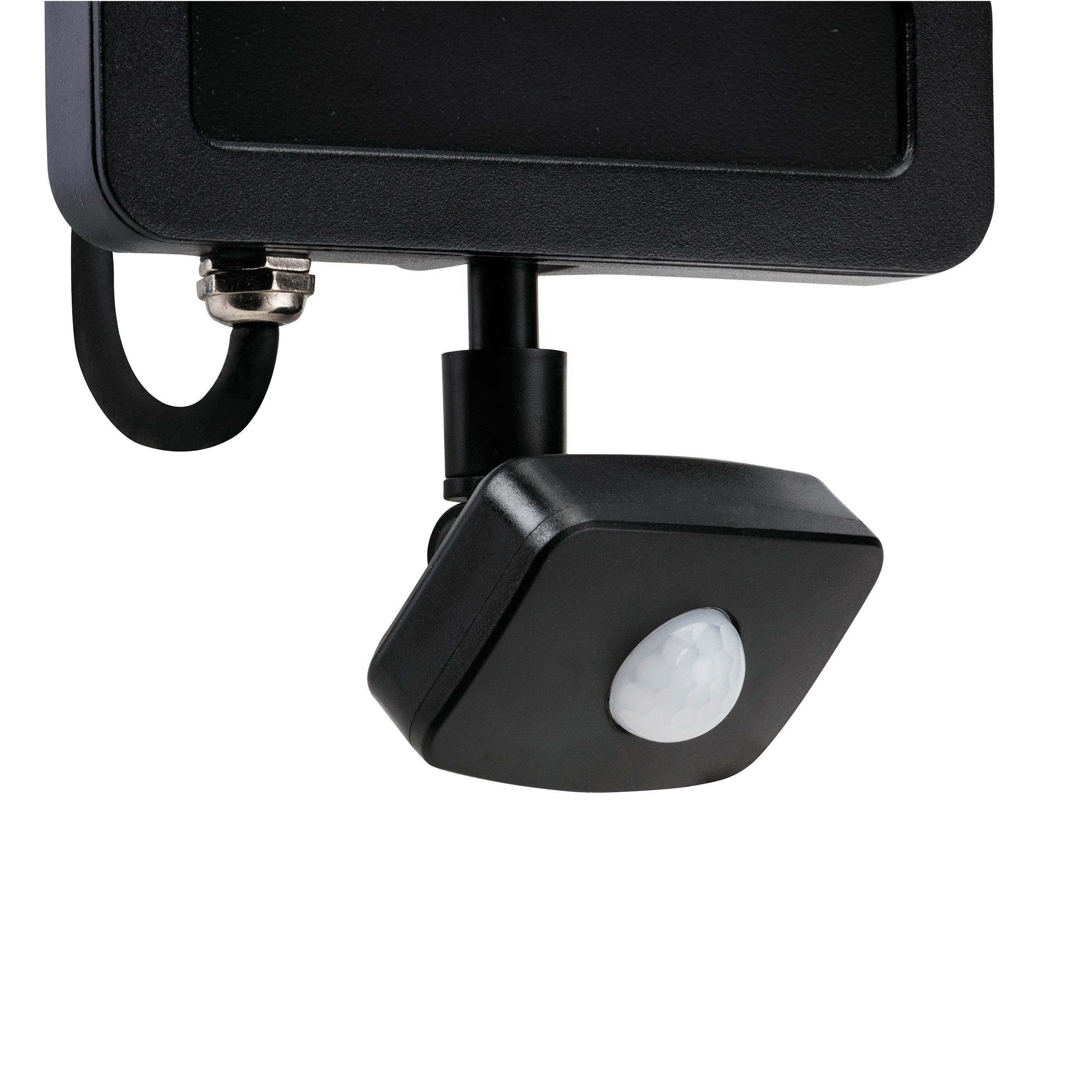 surge pir ip44 led flood light 30w cool white by saxby lighting, close up image 134