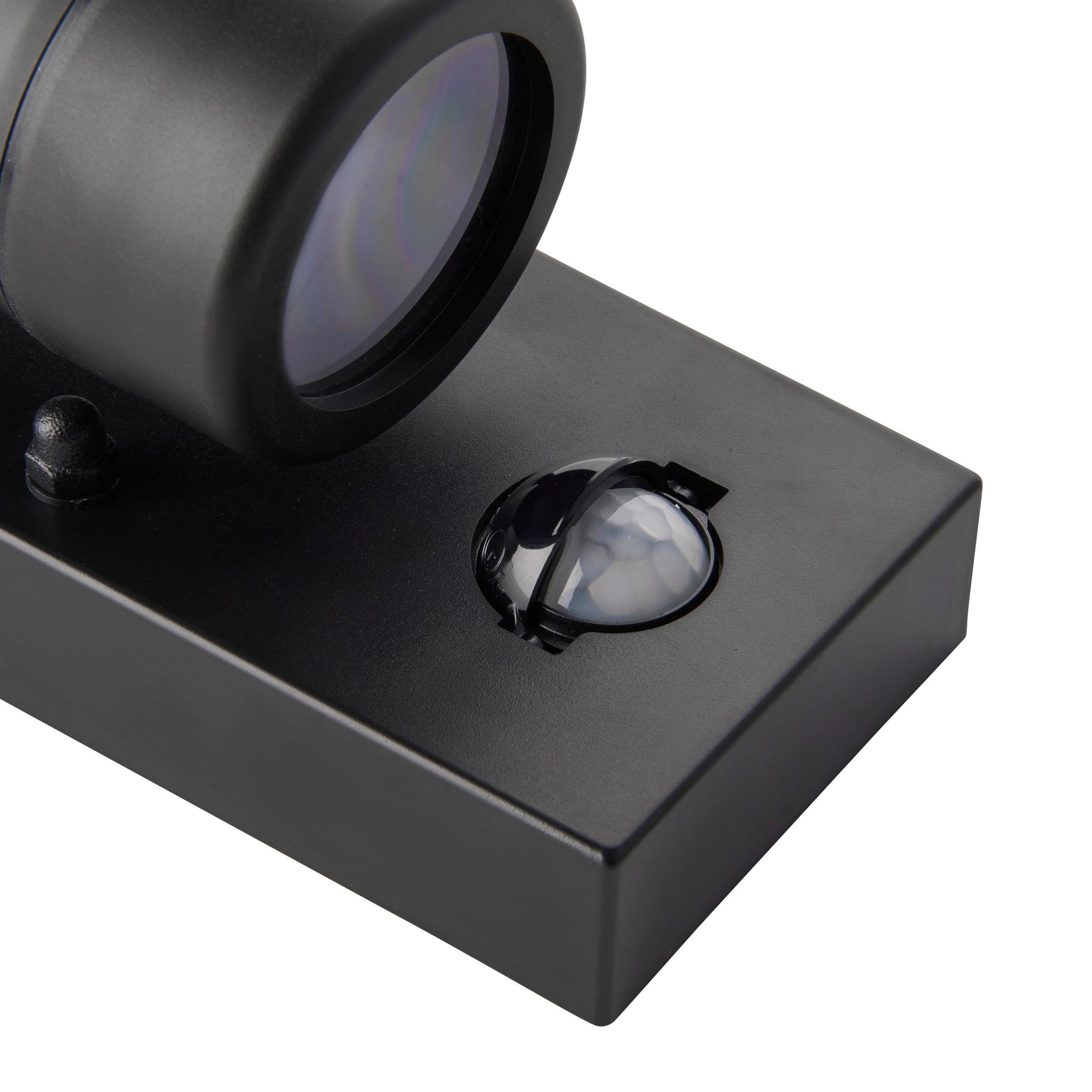 icarus pir black outdoor wall light ip44 7w by saxby lighting, close up image 207