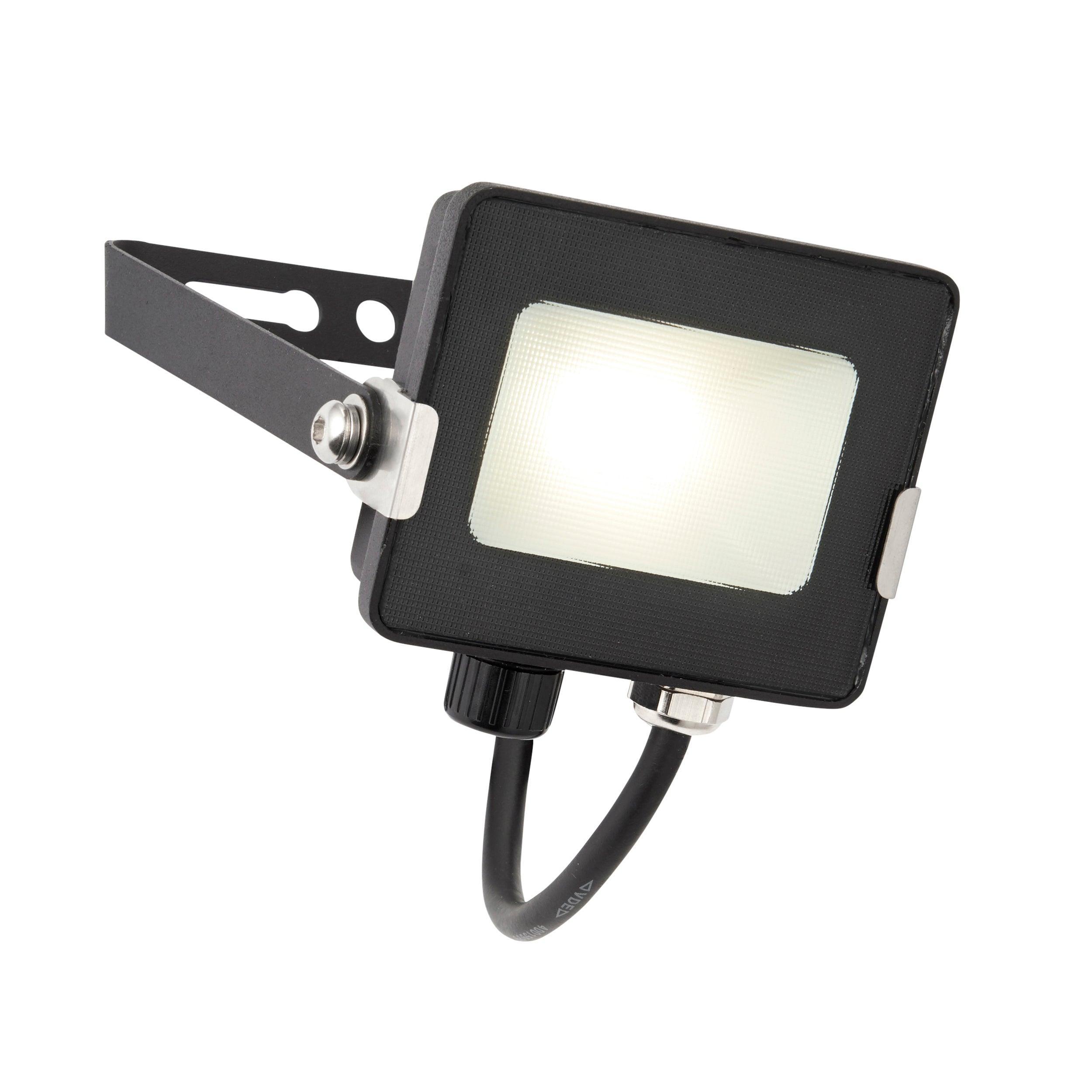 salde ip65 led flood light 10w cool whiteby saxby lighting
