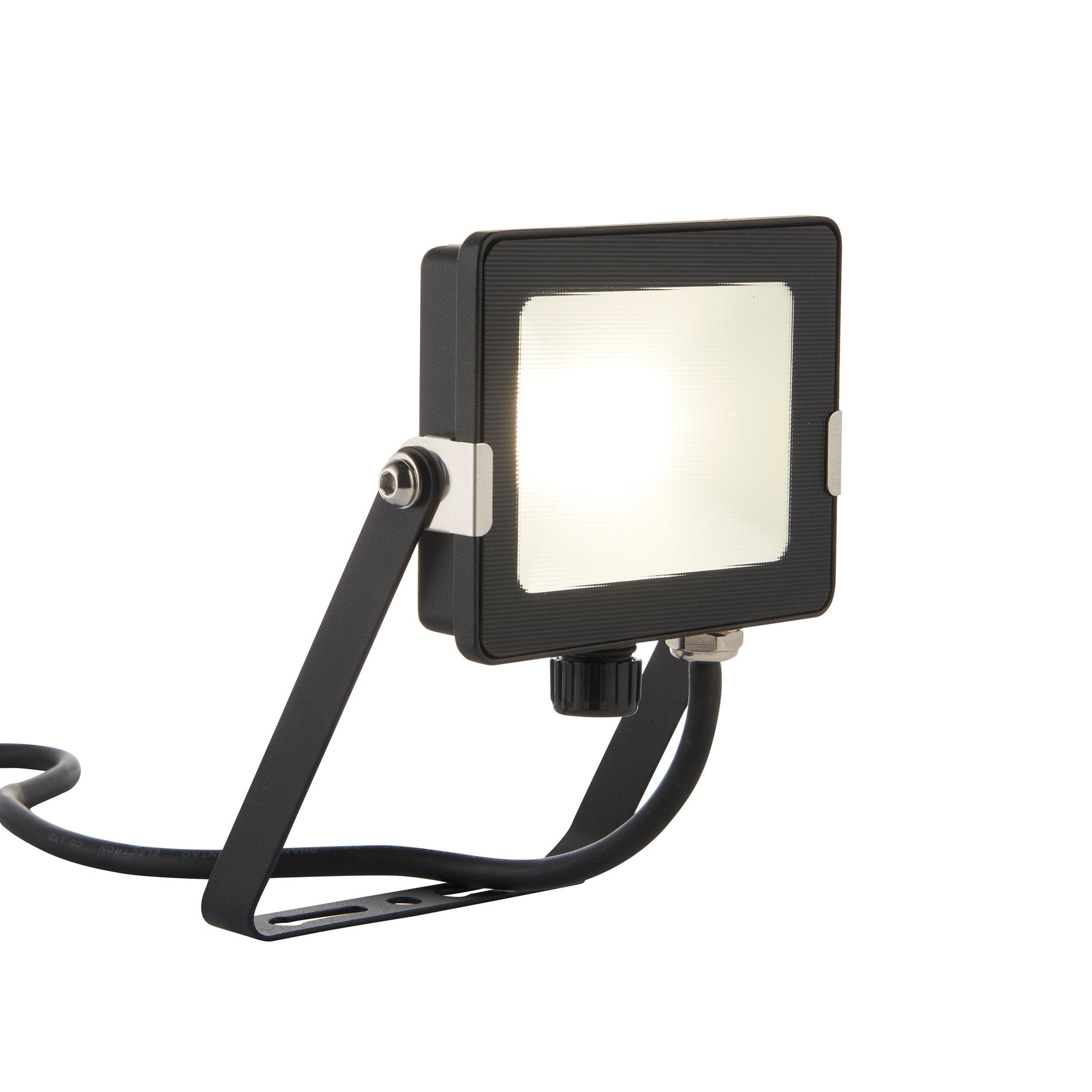 salde ip65 led flood light 20w cool white by saxby lighting, close up image 180