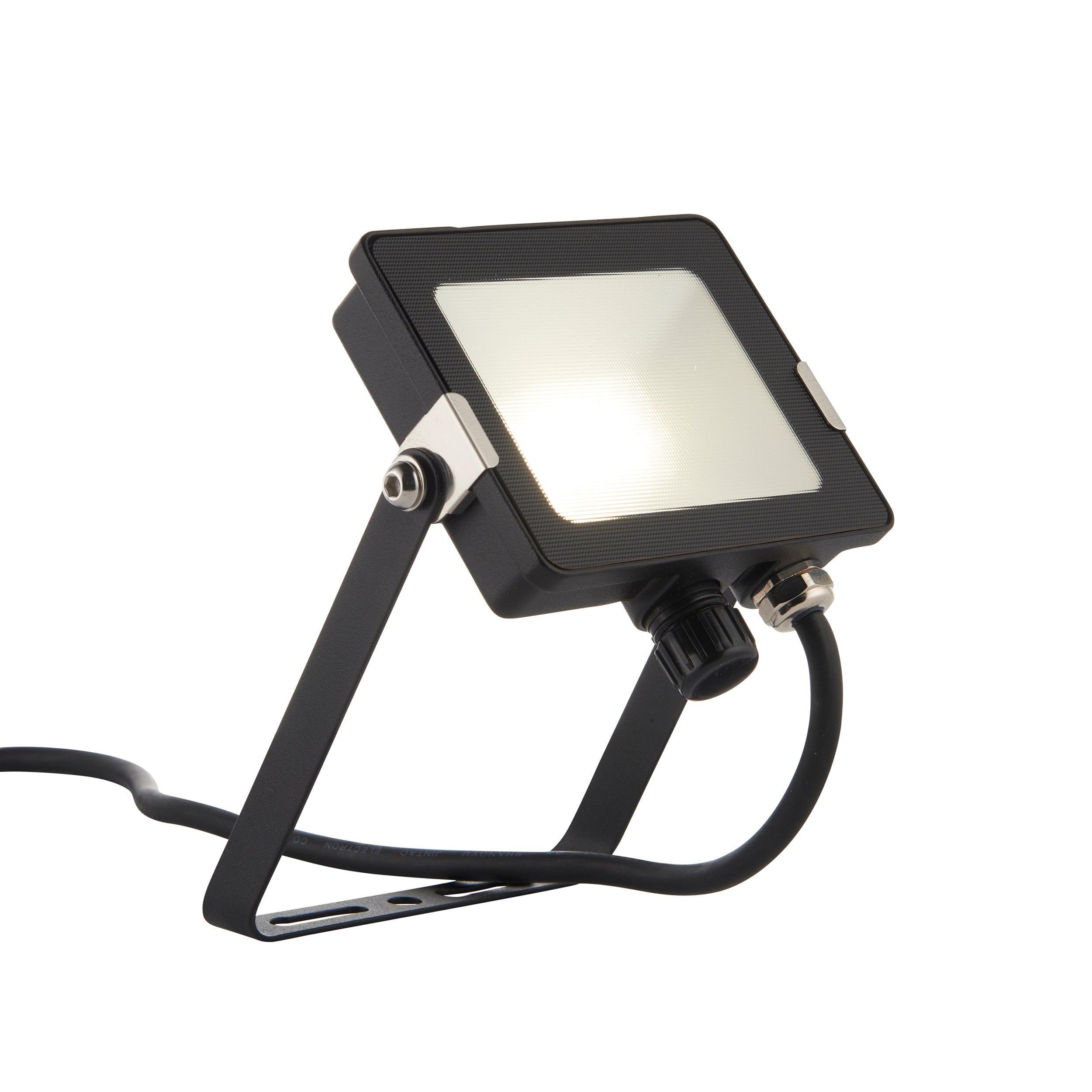 salde ip65 led flood light 20w cool white by saxby lighting, close up image 156