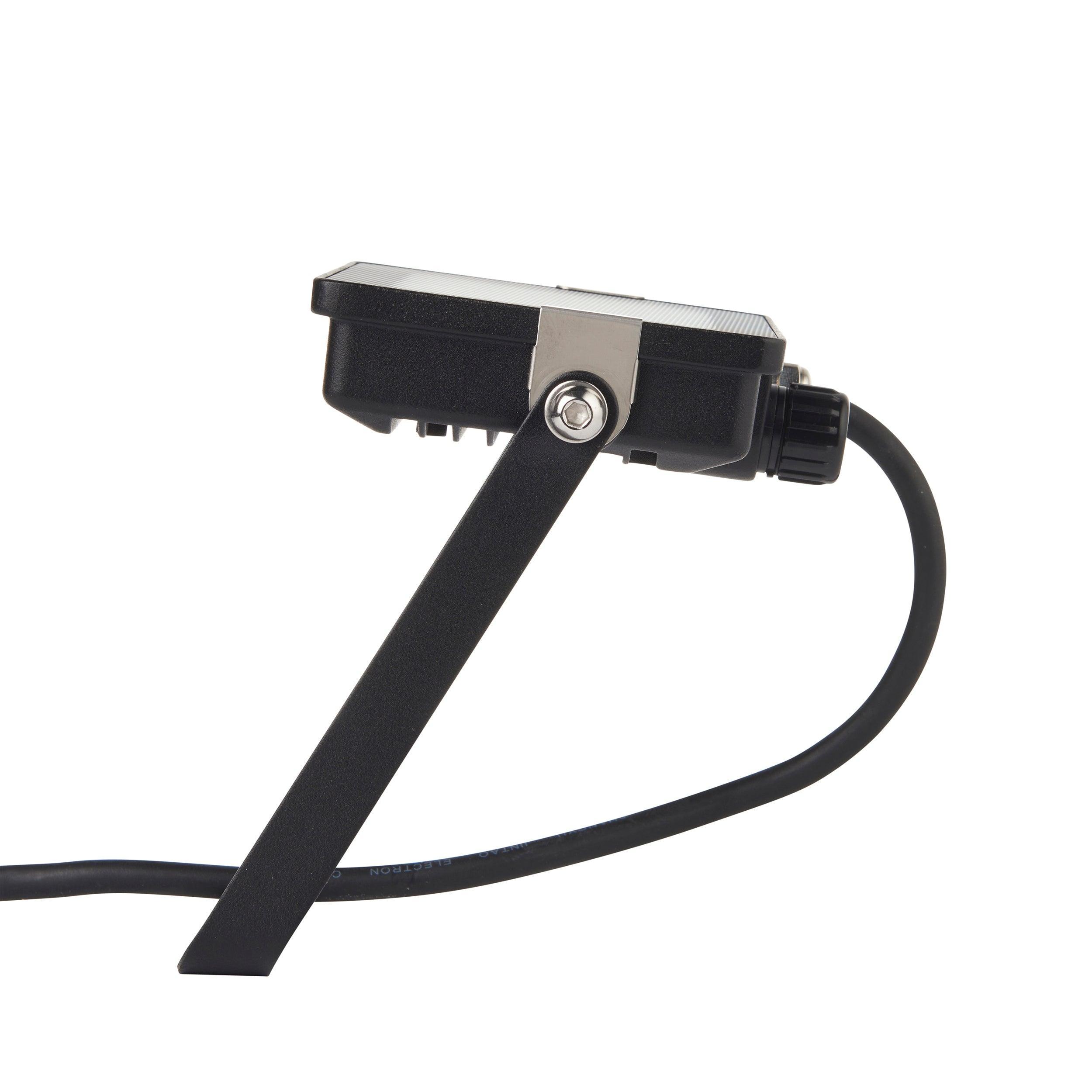 salde ip65 led flood light 20w cool white by saxby lighting, close up image 98