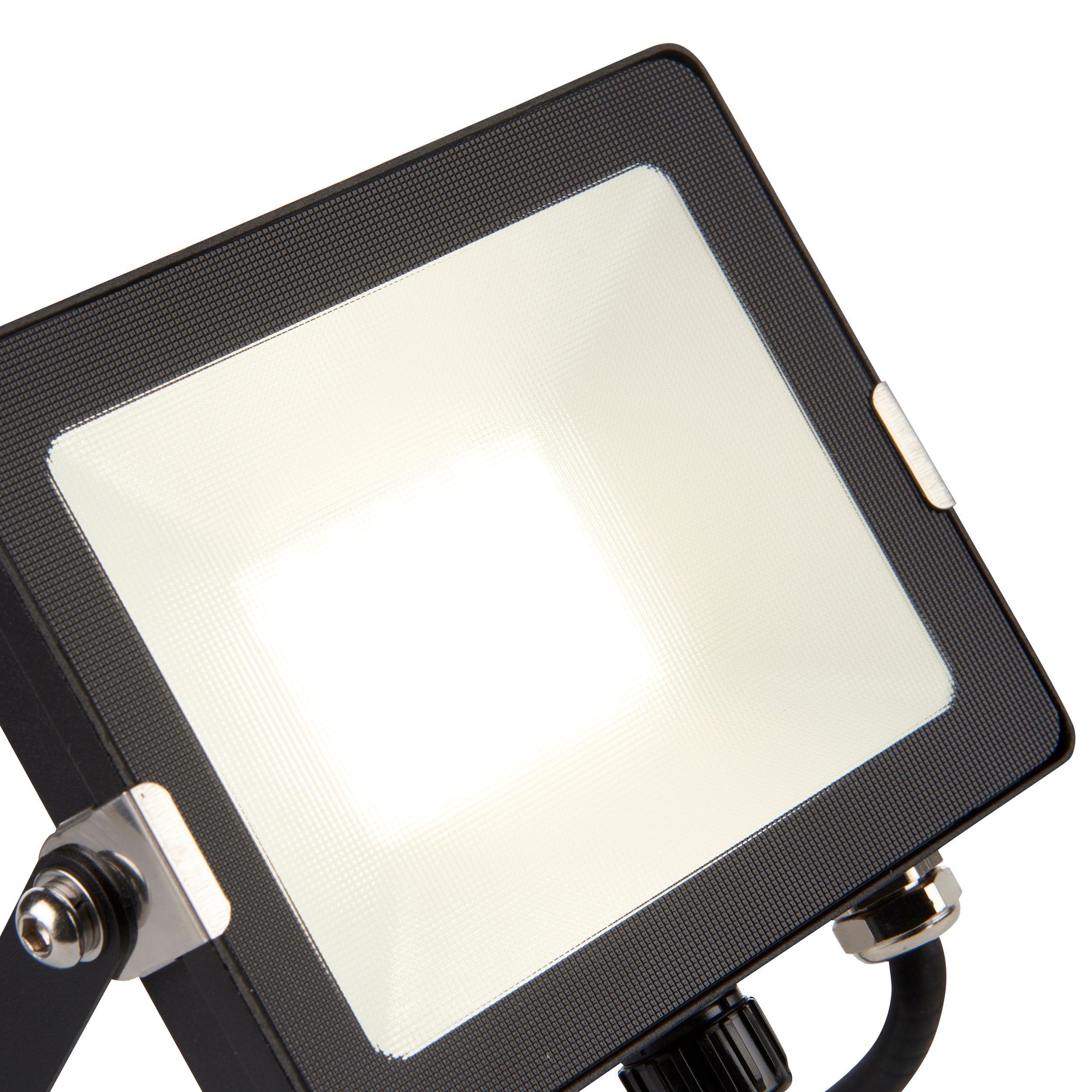 salde ip65 led flood light 30w cool white by saxby lighting, close up image 78