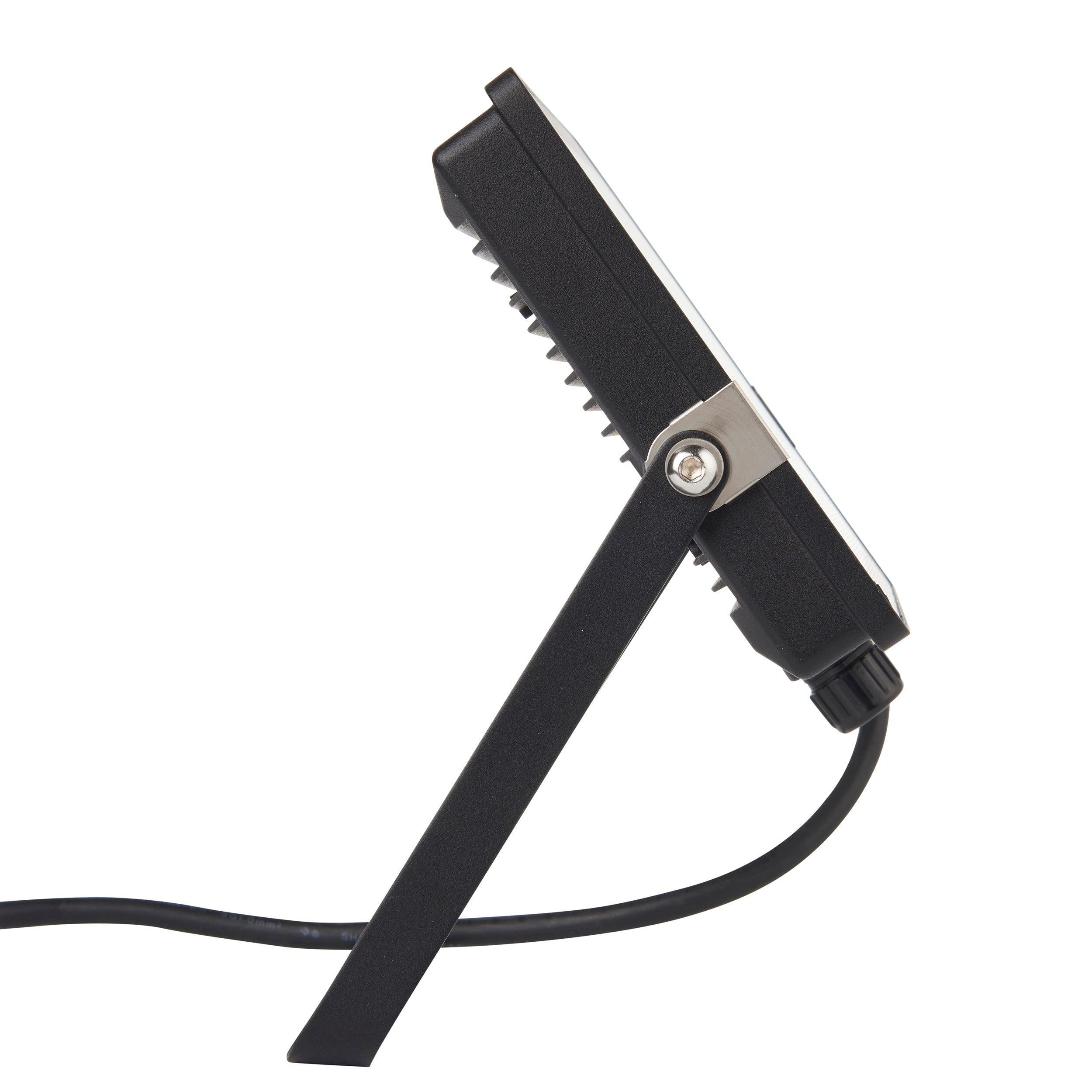 salde ip65 led flood light 50w cool white by saxby lighting, close up image 96