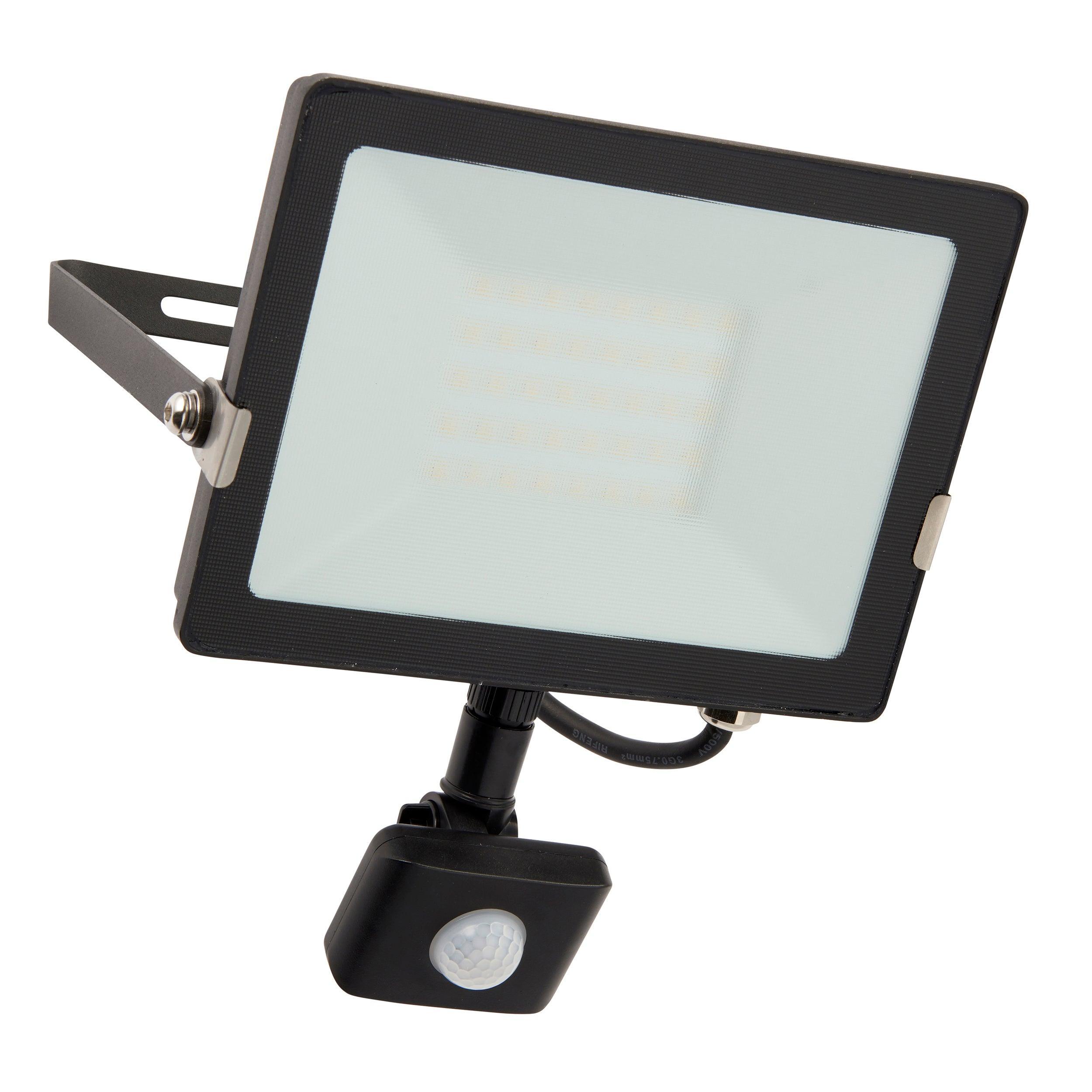 salde black pir sensor ip65 salde floodlight by saxby lighting, close up image 176