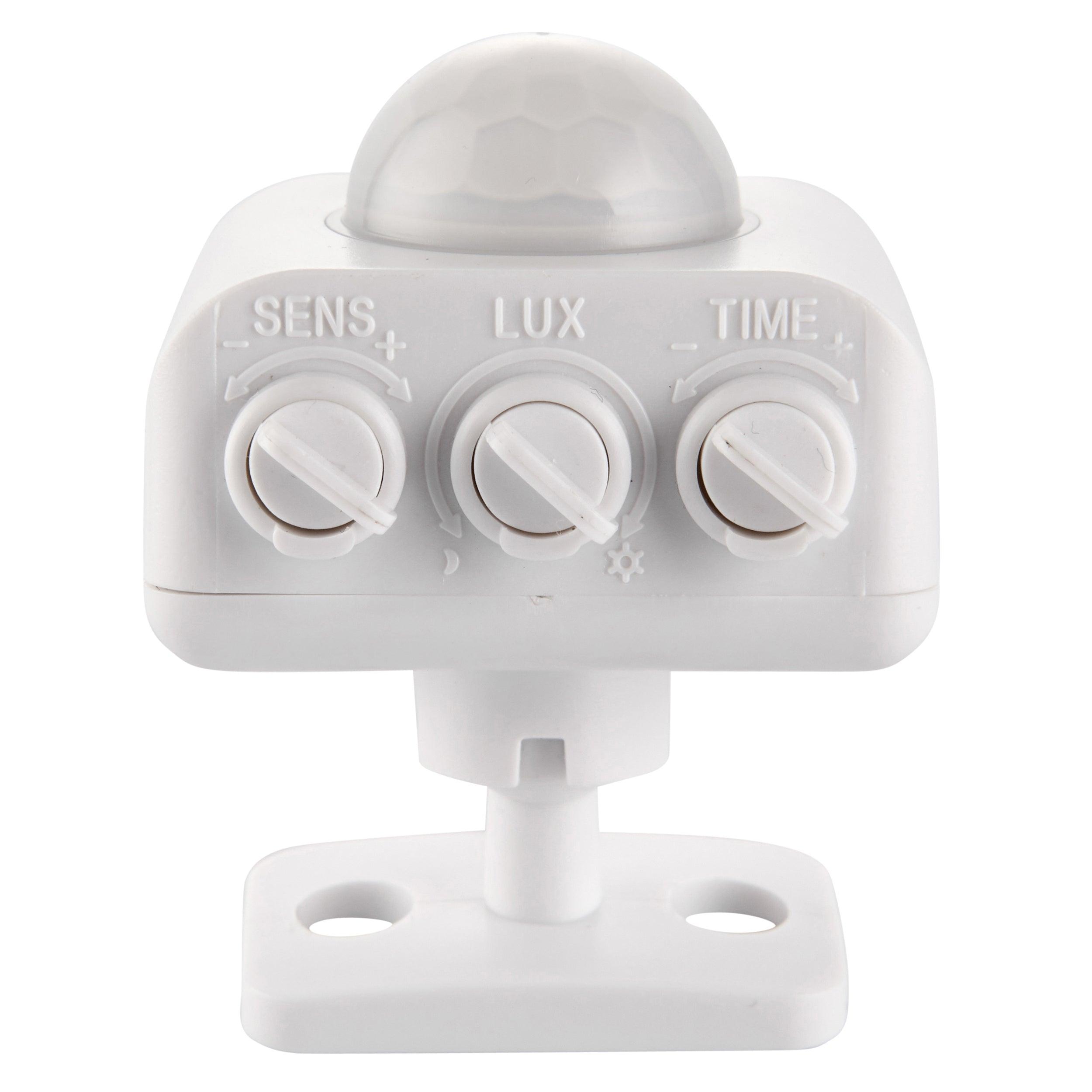 mini pir sensor by saxby lighting, close up image 313