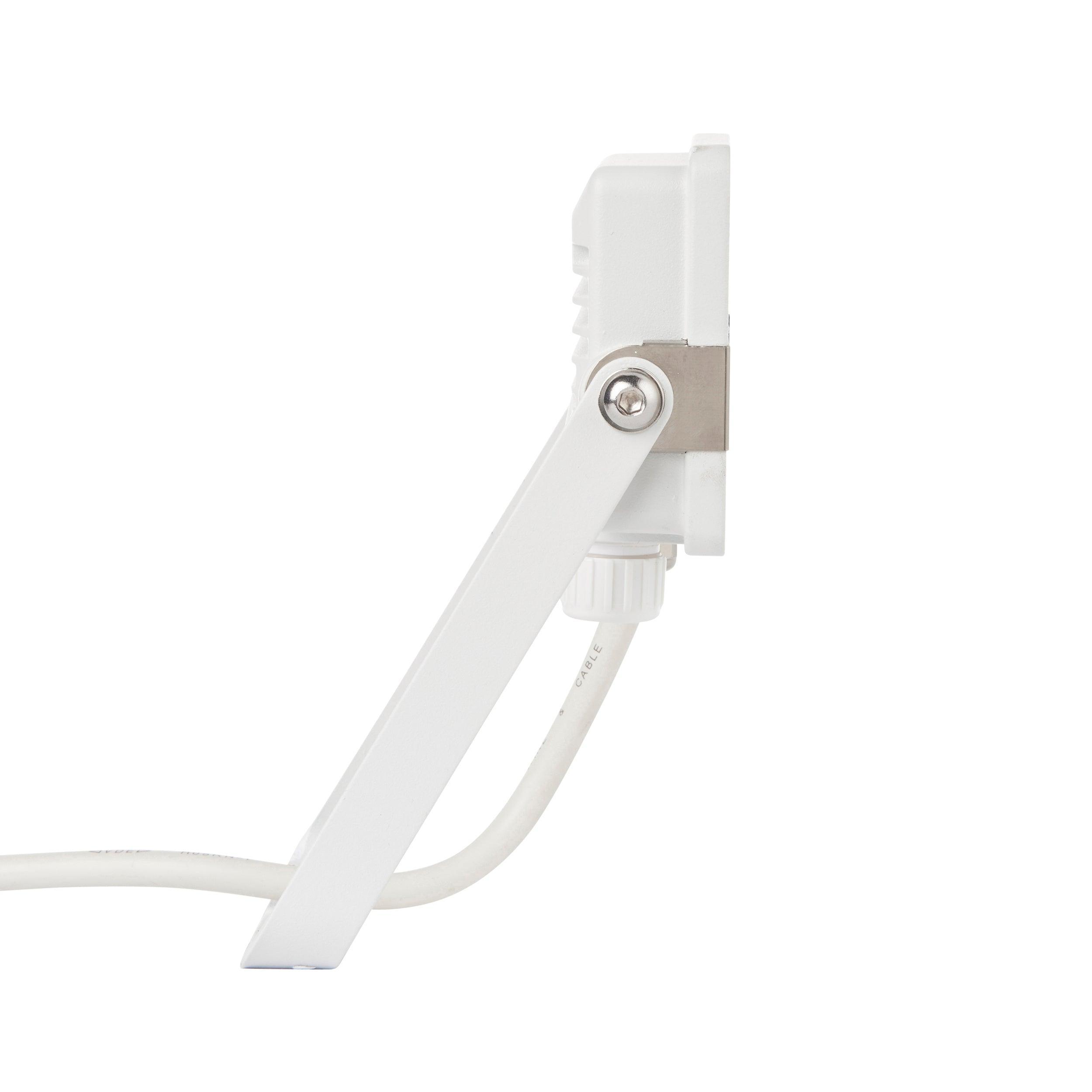 salde ip65 white led flood light 10w cool white by saxby lighting, close up image 70