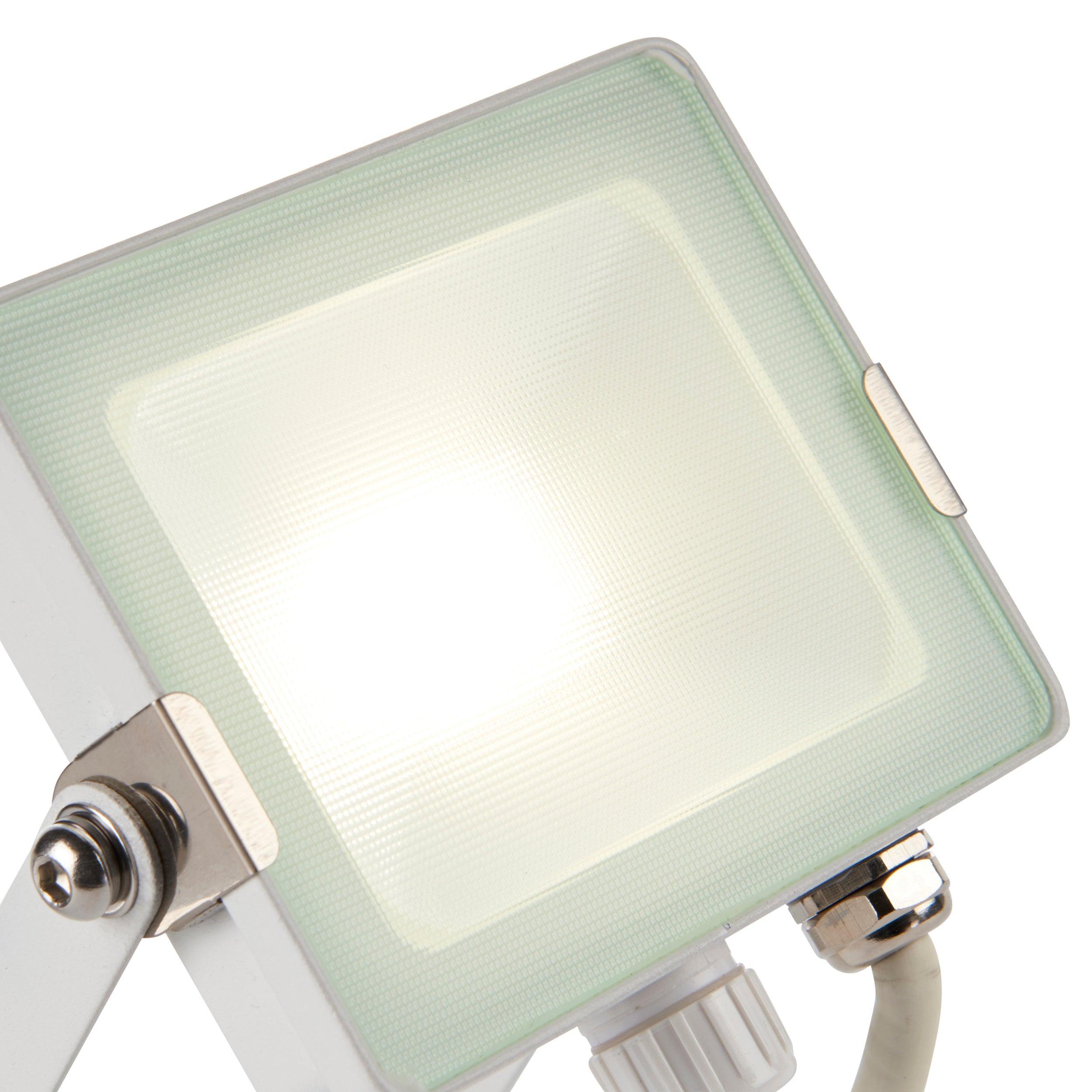 salde ip65 white led flood light 20w cool white by saxby lighting, close up image 120