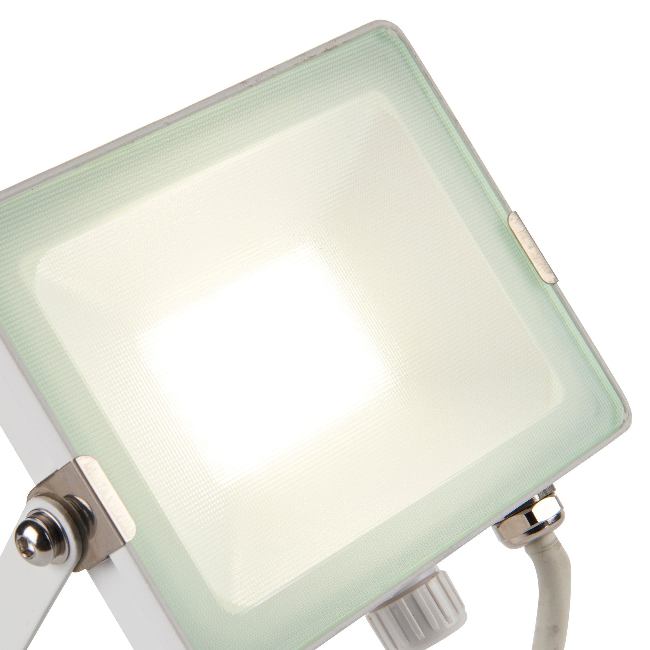 salde ip65 white led flood light 30w cool white by saxby lighting, close up image 119