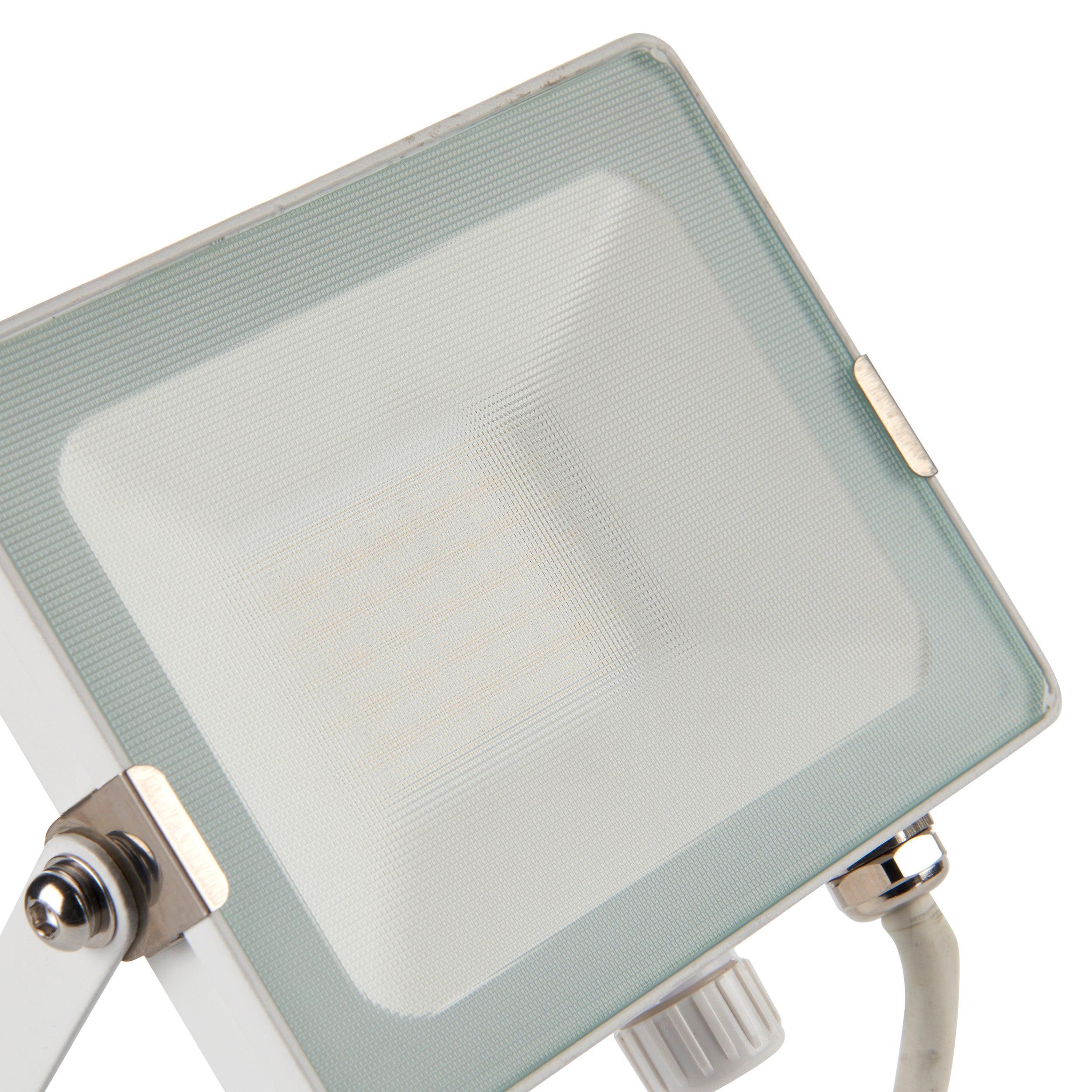 salde ip65 white led flood light 30w cool white by saxby lighting, close up image 86