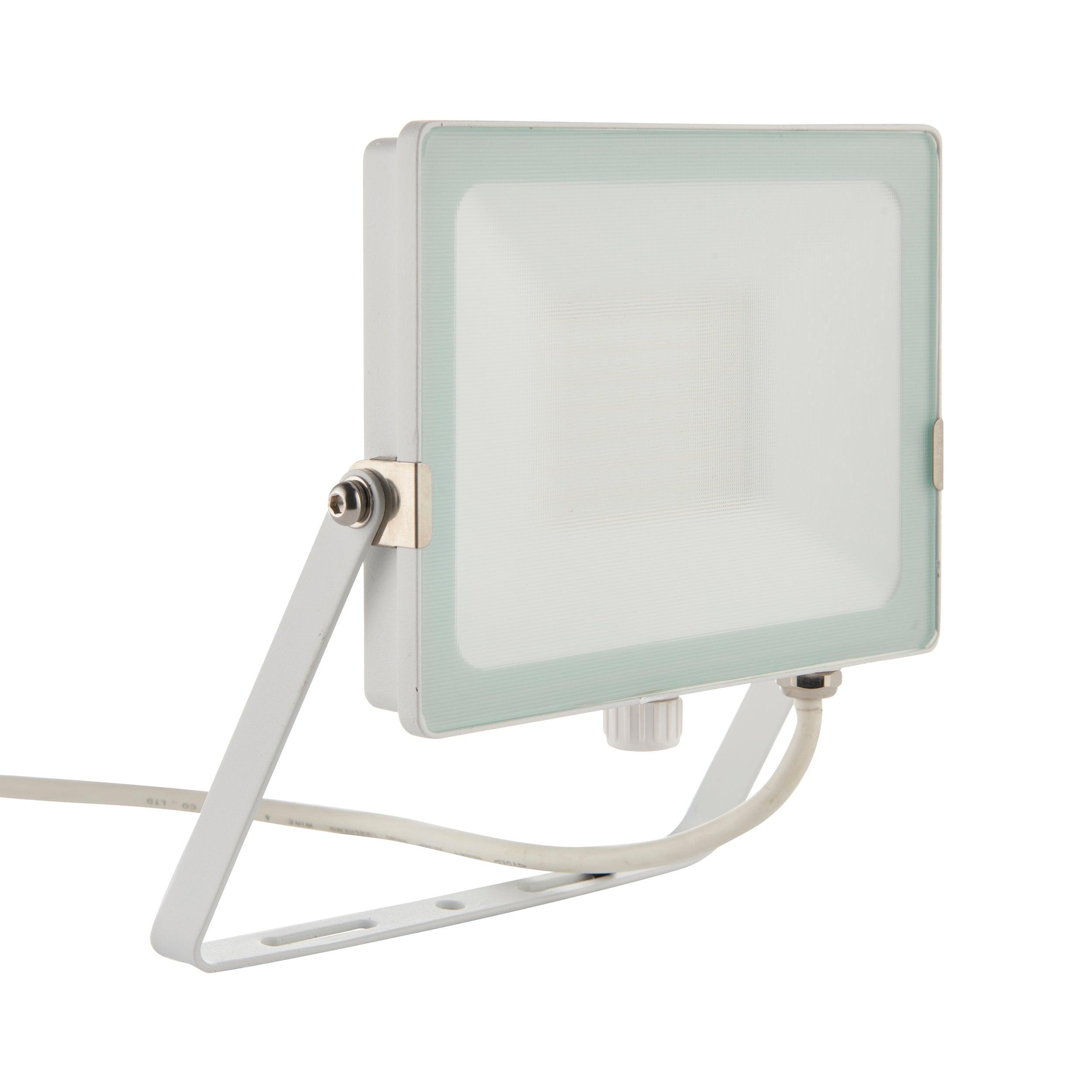 salde ip65 white led flood light 50w cool white by saxby lighting, close up image 167