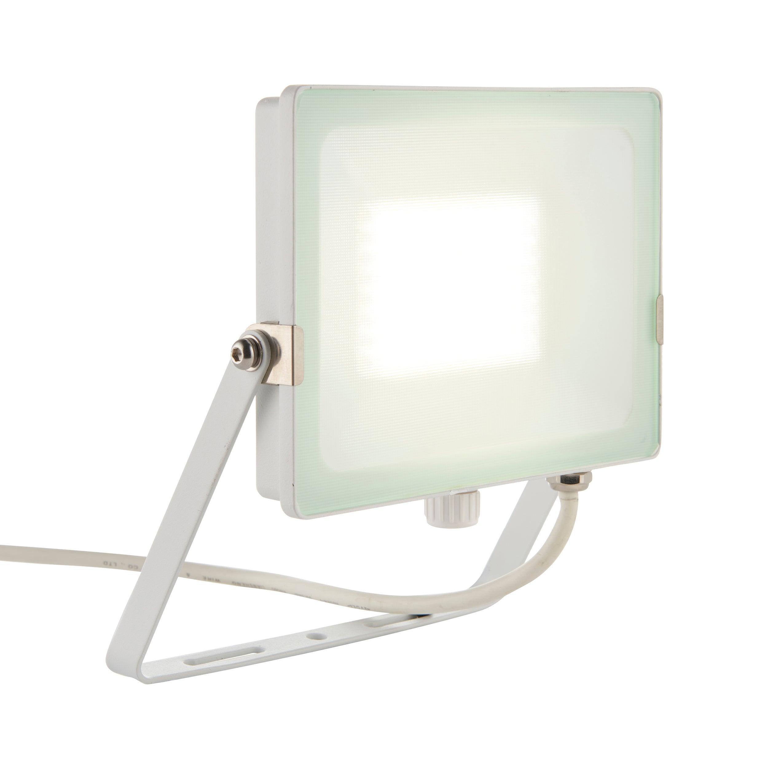 salde ip65 white led flood light 50w cool white by saxby lighting, close up image 143