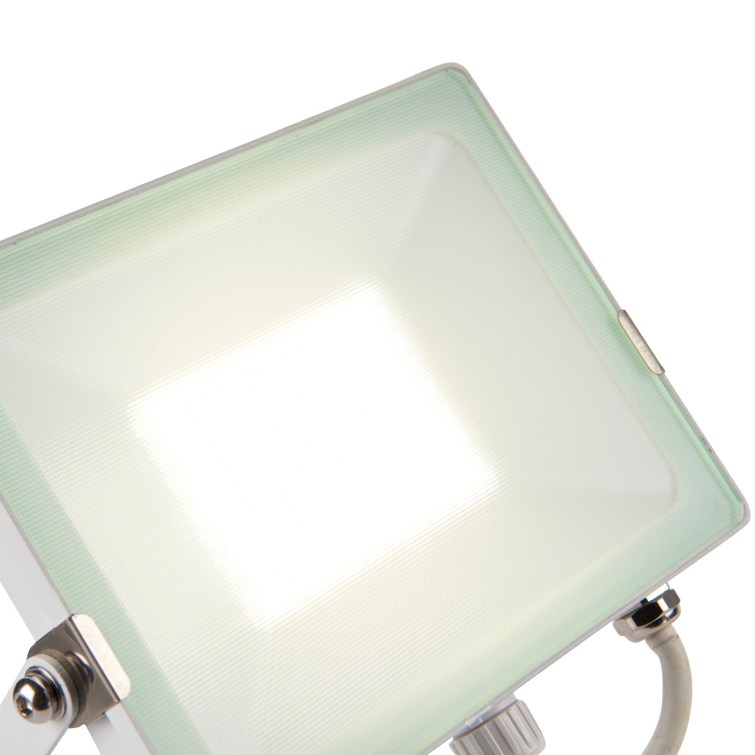 salde ip65 white led flood light 50w cool white by saxby lighting, close up image 118