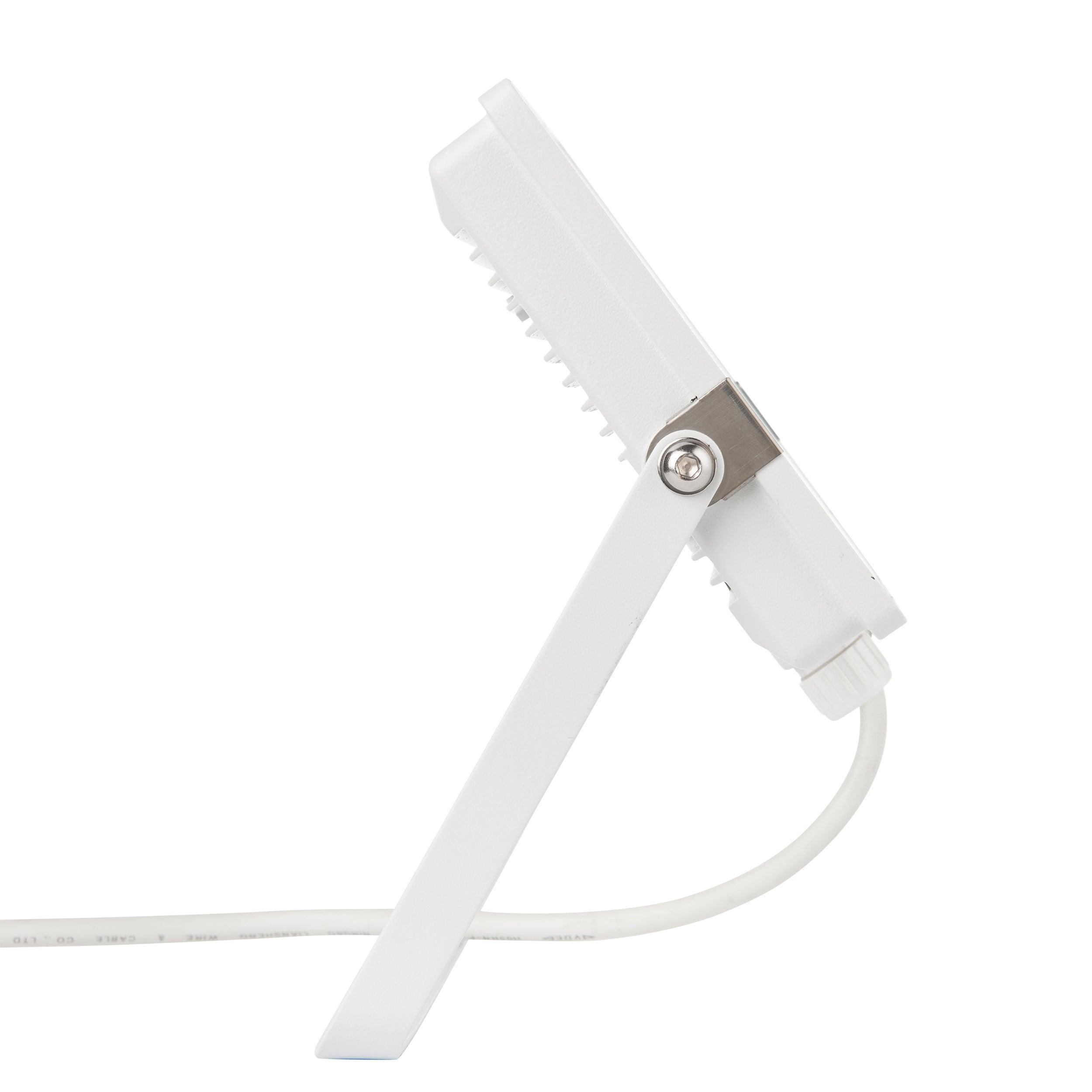 salde ip65 white led flood light 50w cool white by saxby lighting, close up image 48