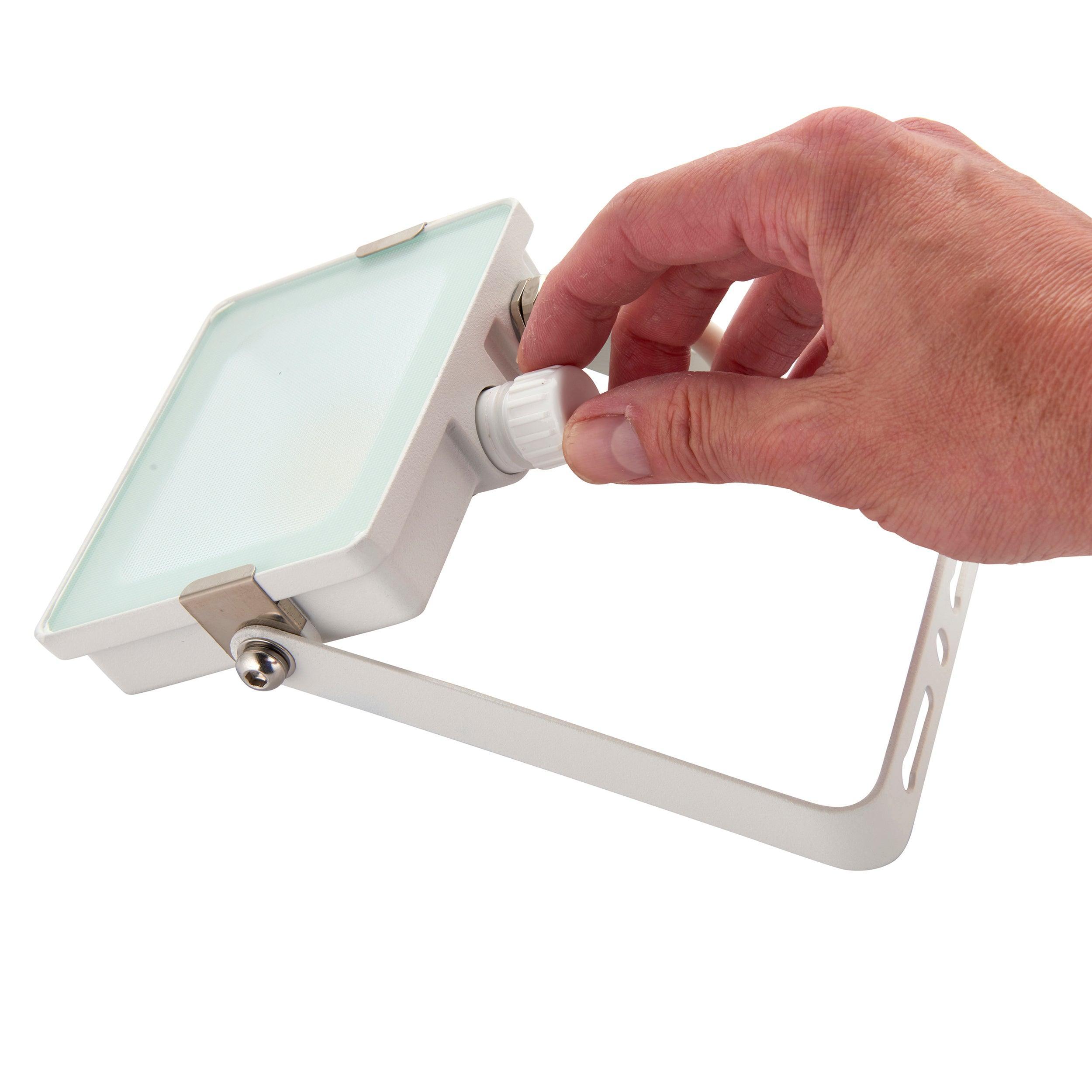 salde white pir sensor ip65 salde floodlight by saxby lighting, close up image 250