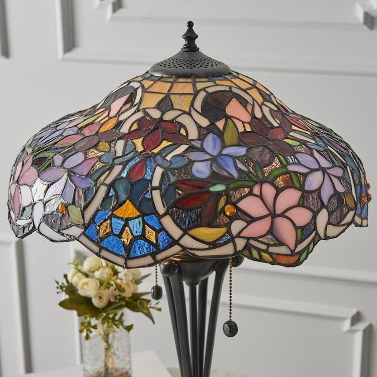 sullivan large tiffany table lamp close fitting image