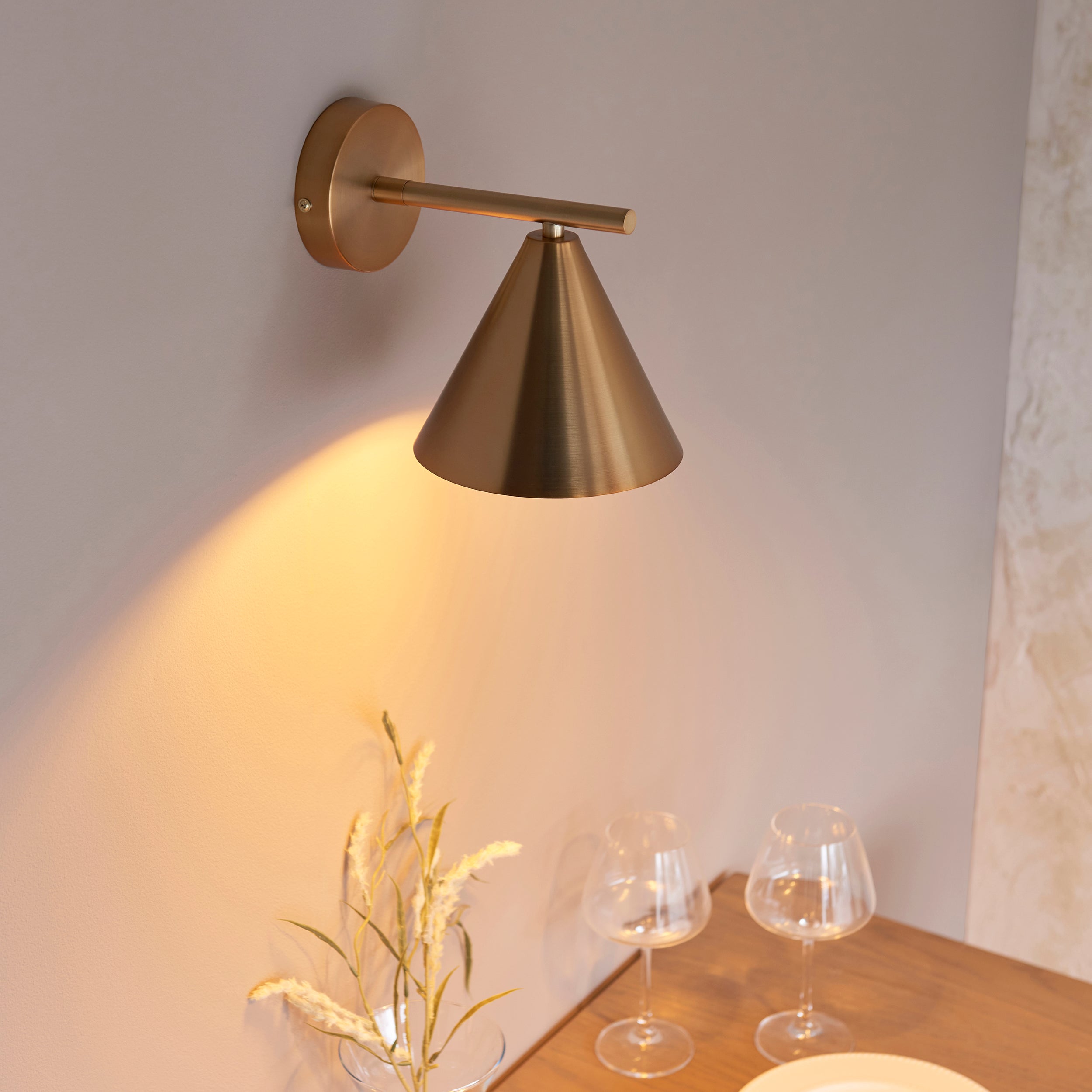 Cape Brass Wall Light-WAREHOUSE-40-290626