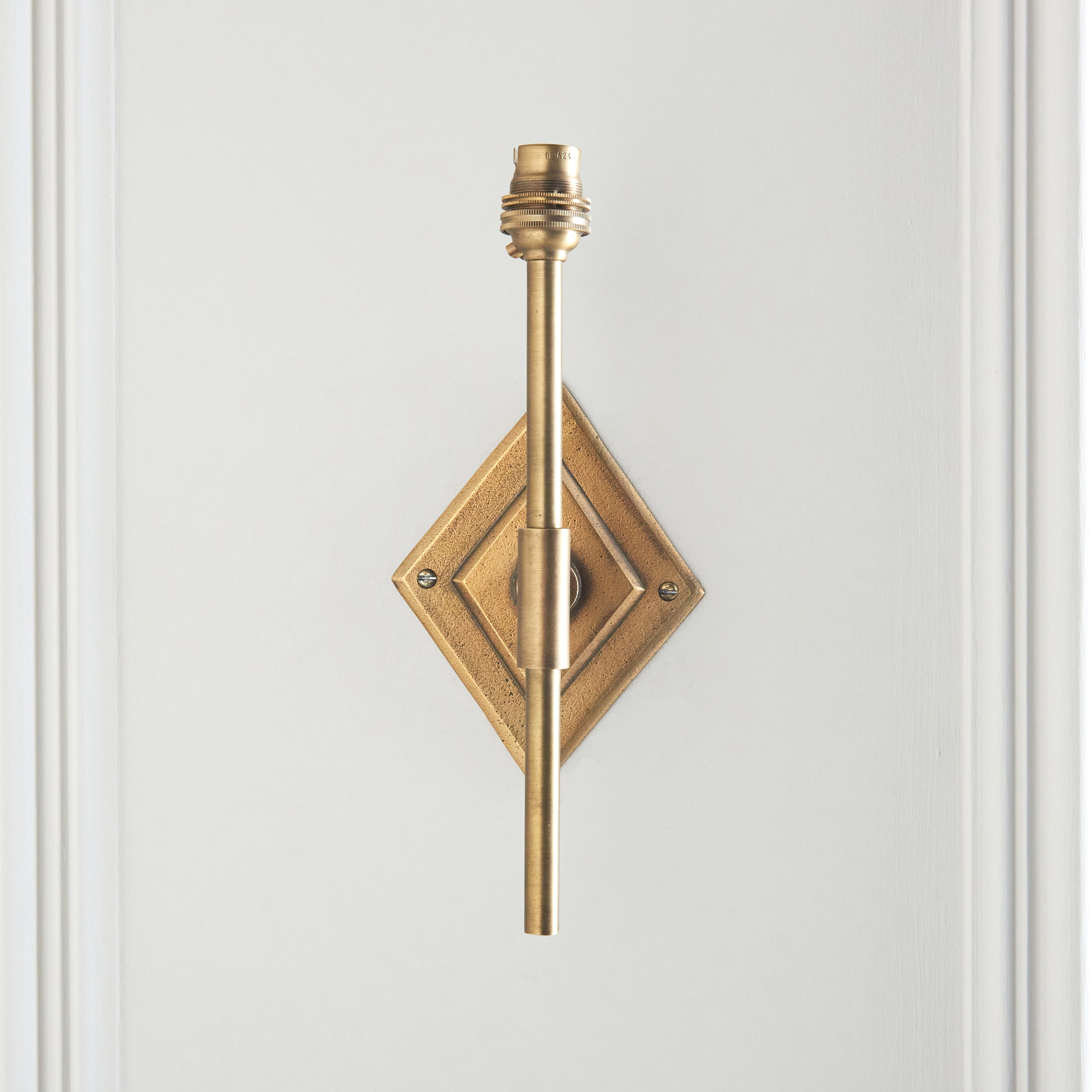Diamond Brass Tall Wall Fitting