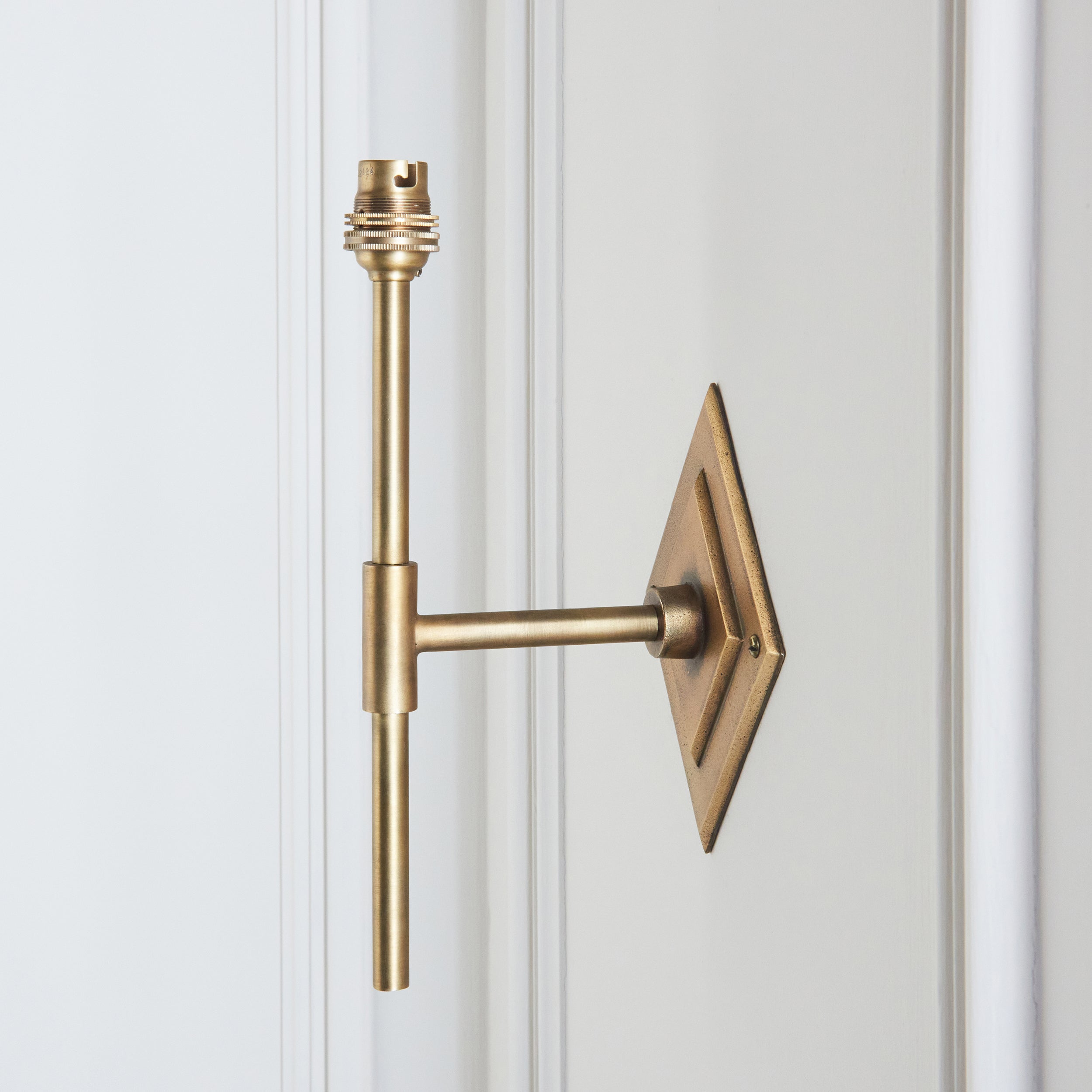 Diamond Brass Tall Wall Fitting